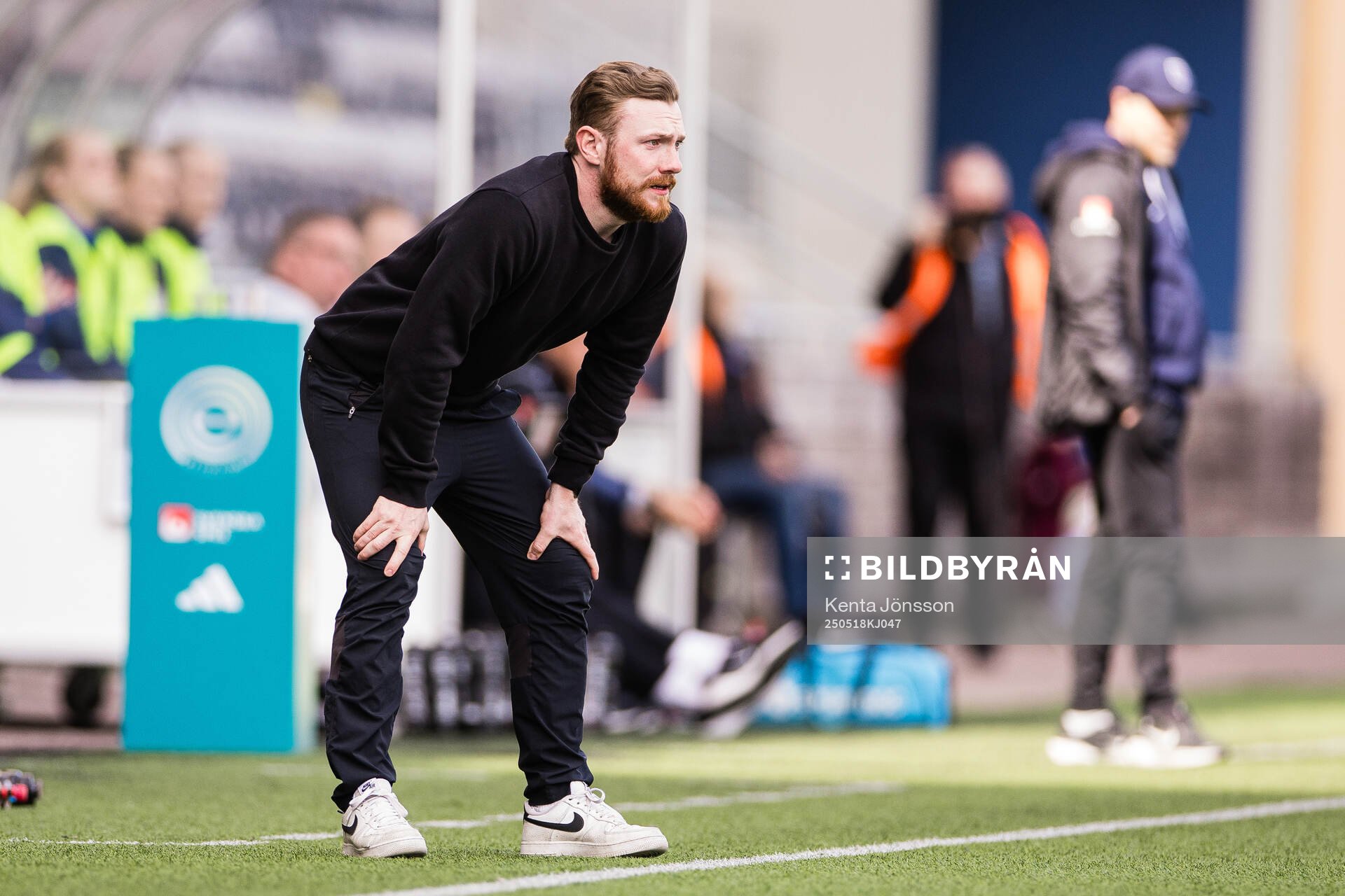 KIF Örebros tränare Fredrik Andersson under fotbollsmatchen i Elitettan mellan Eskilstuna United och KIF Örebro den 18 maj 2025 i Eskilstuna.