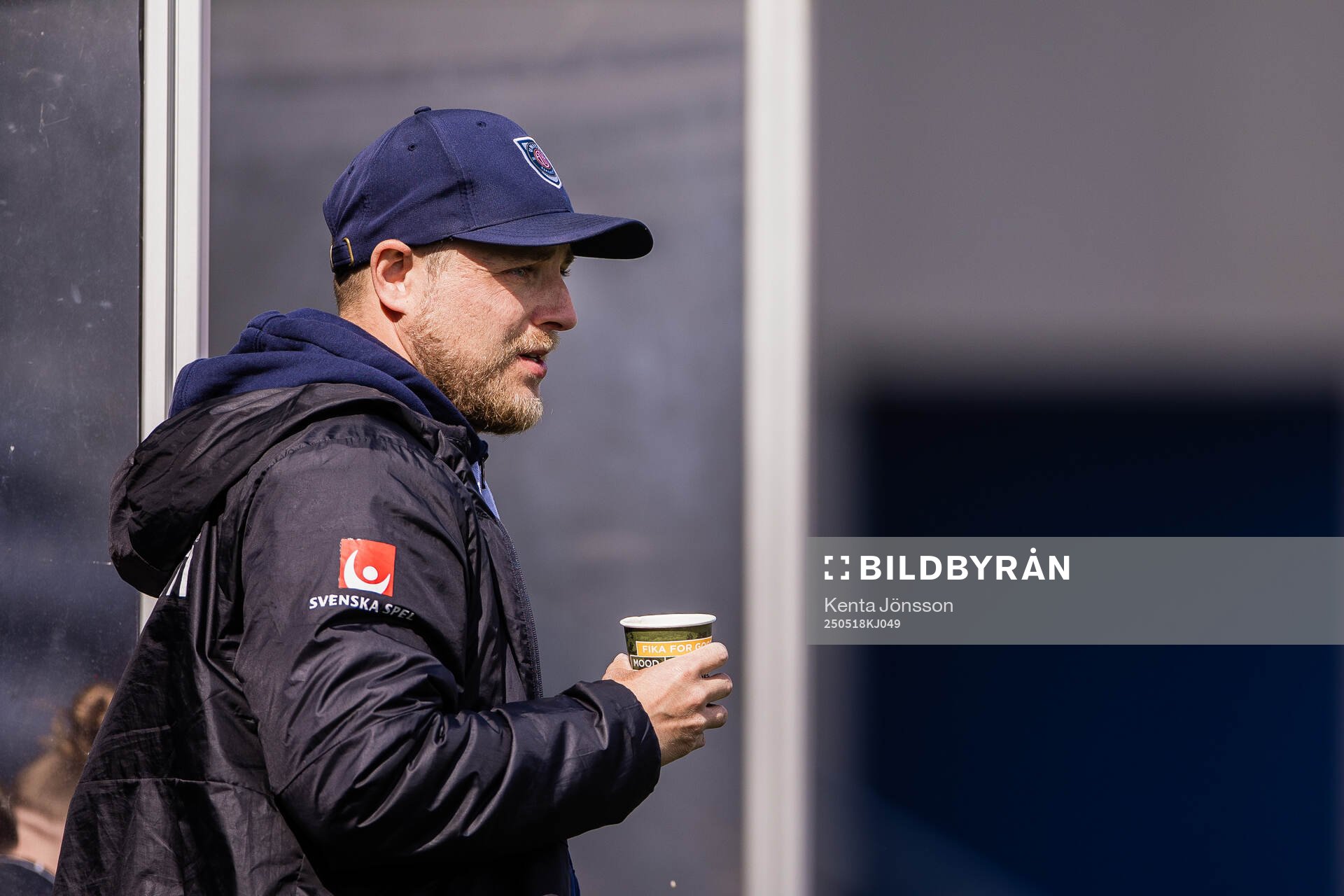 Eskilstuna Uniteds tränare Rickard Johansson under fotbollsmatchen i Elitettan mellan Eskilstuna United och KIF Örebro den 18 maj 2025 i Eskilstuna.