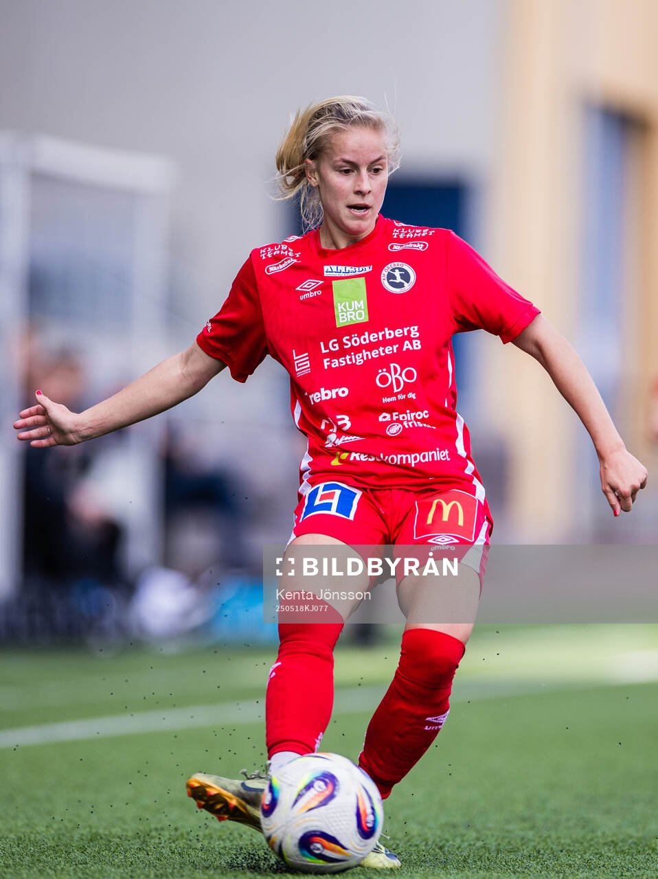 KIF Örebros Demi Pierre under fotbollsmatchen i Elitettan mellan Eskilstuna United och KIF Örebro den 18 maj 2025 i Eskilstuna. 