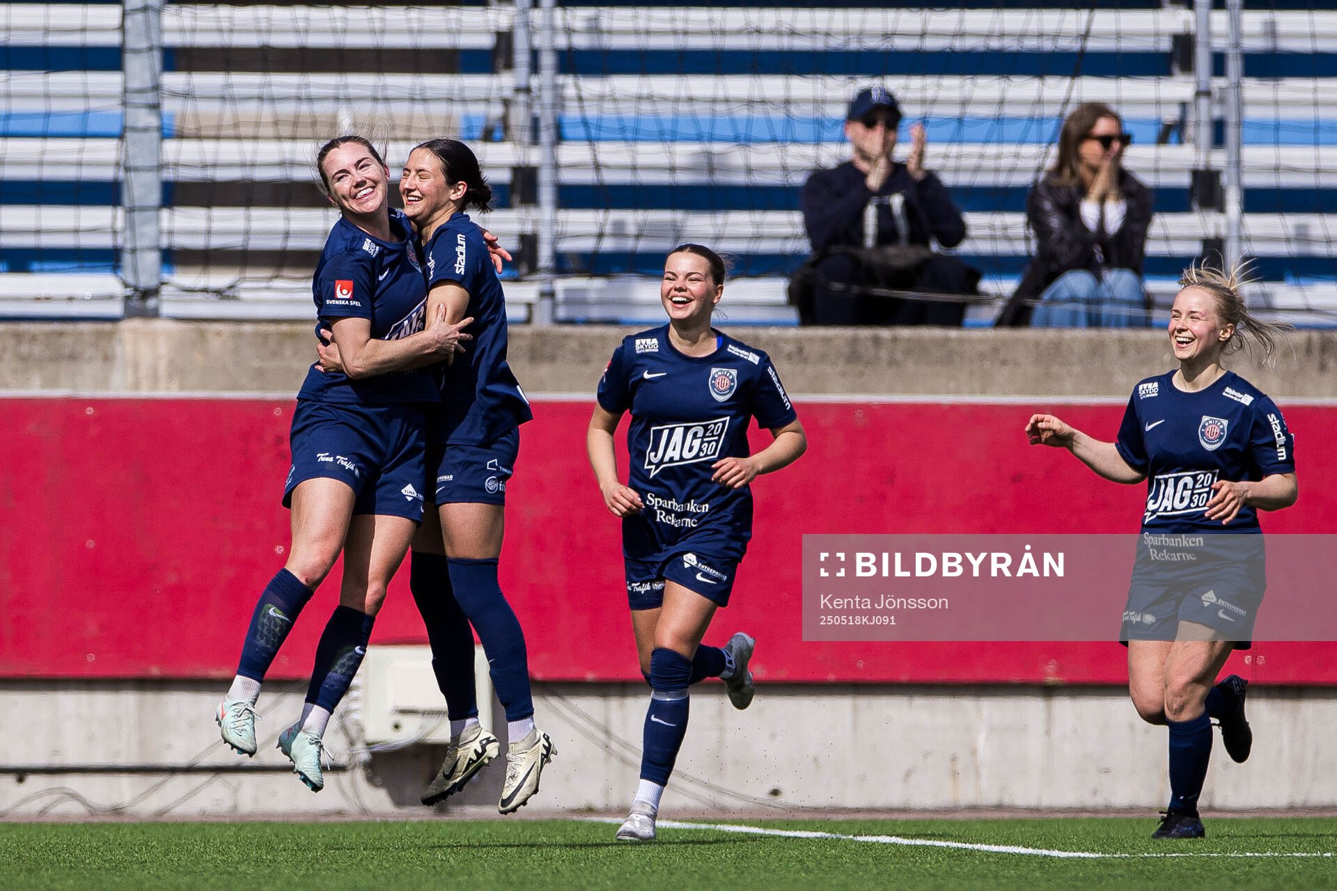 Eskilstuna Uniteds Gabrielle Rose Rennie jublar efter 1-0 under fotbollsmatchen i Elitettan mellan Eskilstuna United och KIF Örebro den 18 maj 2025 i Eskilstuna.