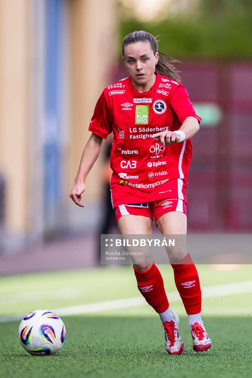 KIF Örebros Ella Frost under fotbollsmatchen i Elitettan mellan Eskilstuna United och KIF Örebro den 18 maj 2025 i Eskilstuna. 
