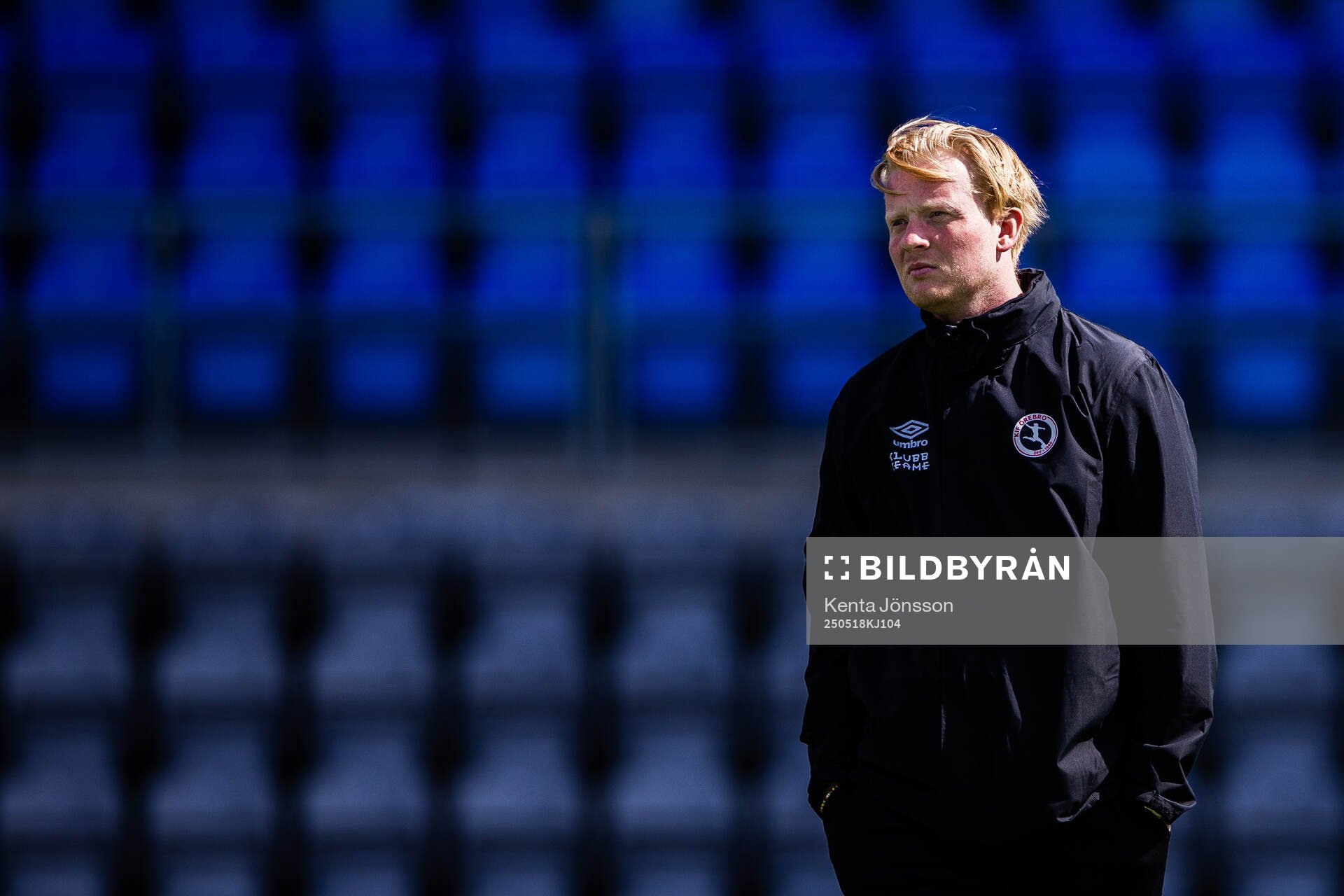 KIF Örebros assisterande tränare Tim Gladh inför fotbollsmatchen i Elitettan mellan Eskilstuna United och KIF Örebro den 18 maj 2025 i Eskilstuna.