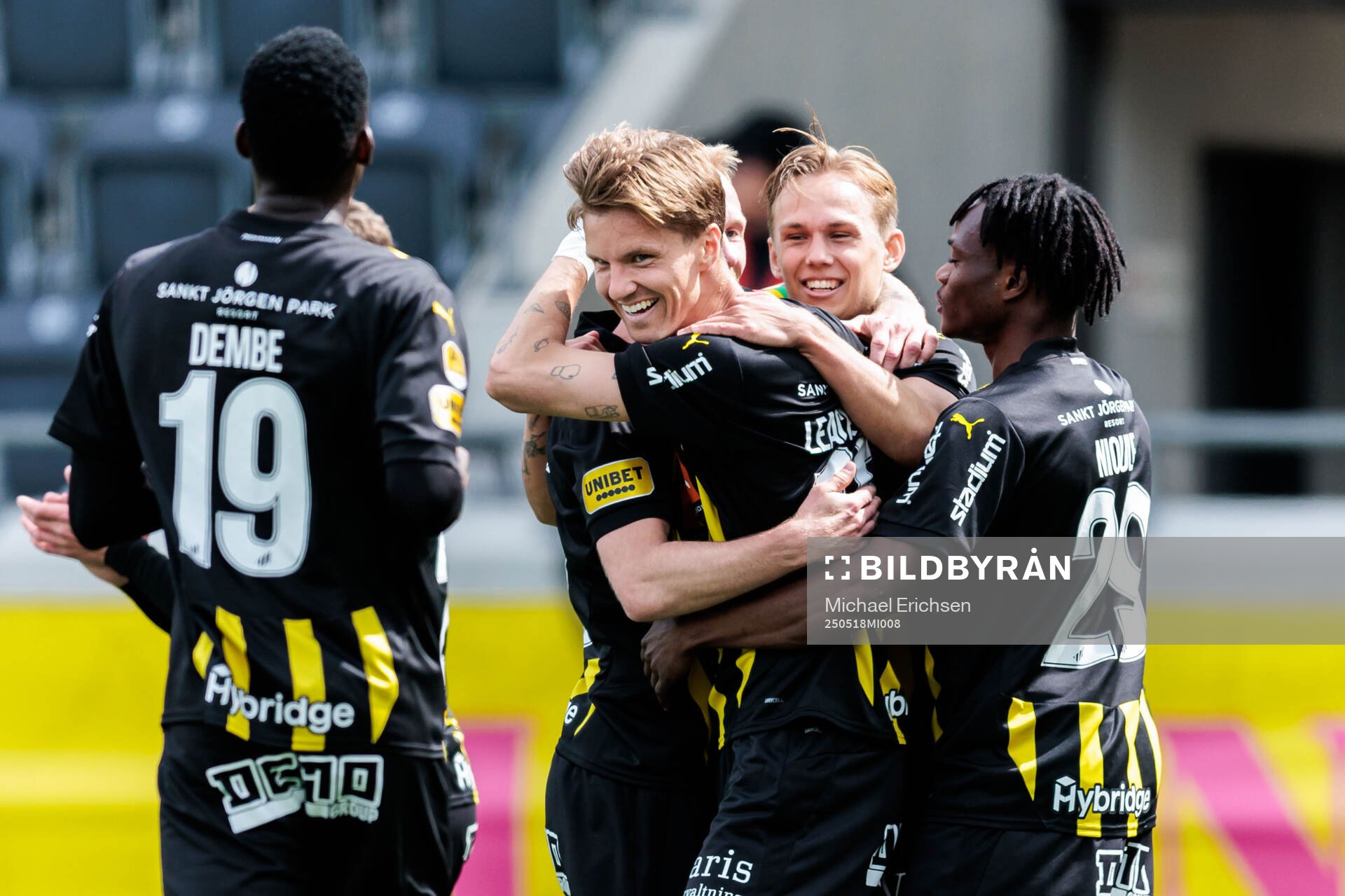 Häckens Samuel Leach Holm jublar efter 1-0 under fotbollsmatchen i Allsvenskan mellan Häcken och Värnamo den 18 maj 2025 i Göteborg. 