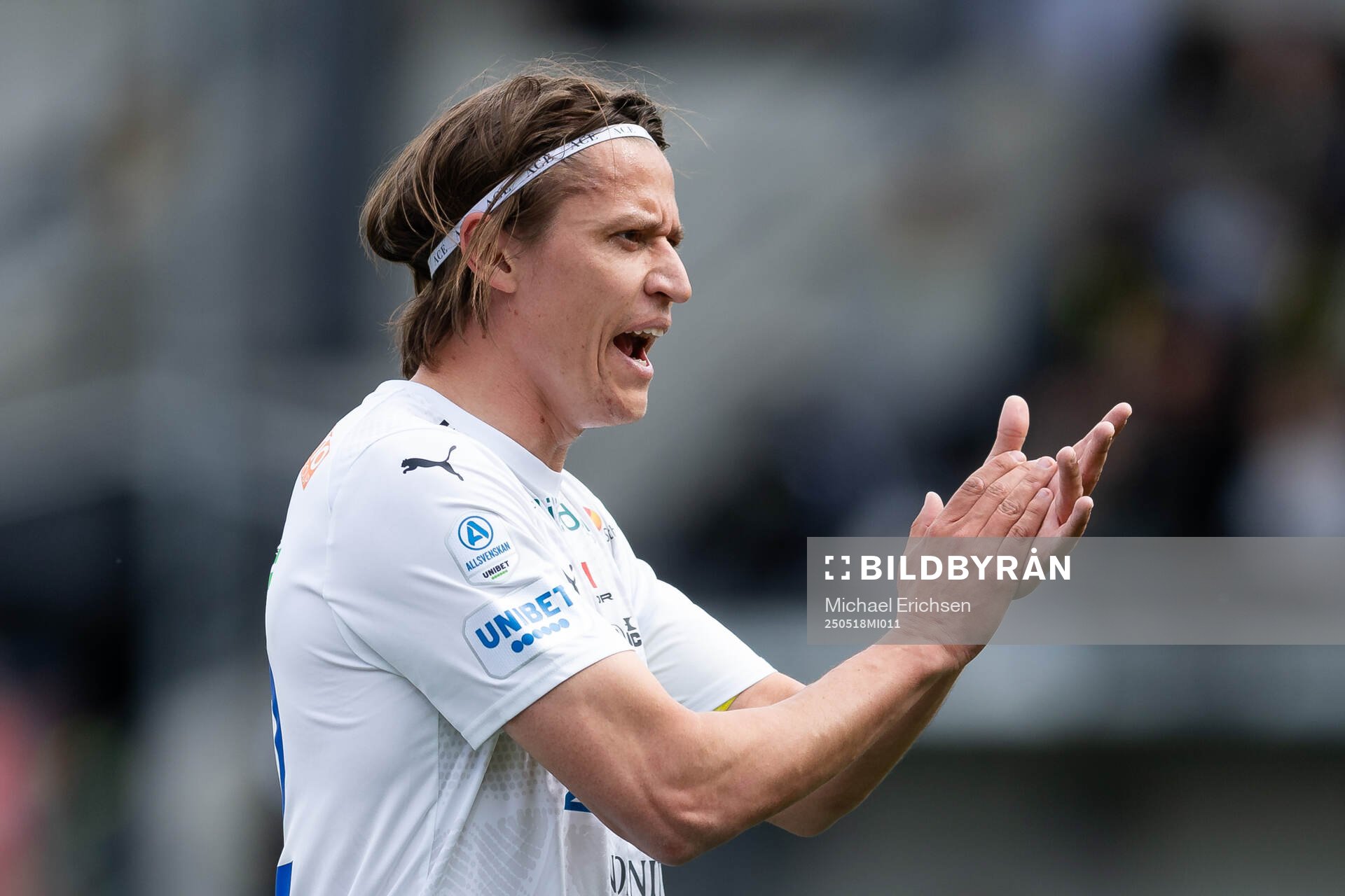 Värnamos Simon Thern under fotbollsmatchen i Allsvenskan mellan Häcken och Värnamo den 18 maj 2025 i Göteborg. 