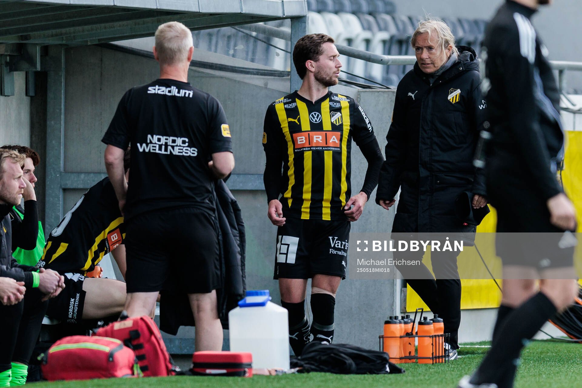 Häckens Adam Lundkvist lämnar planen