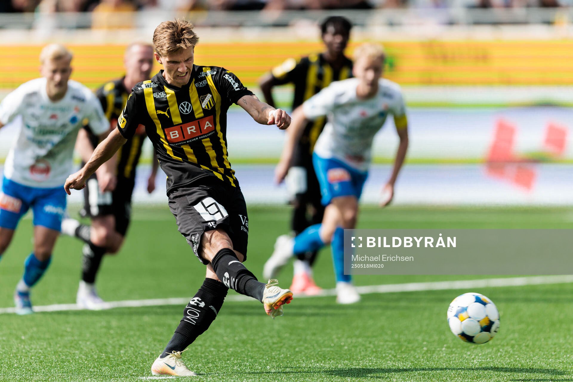 Häckens Samuel Leach Holm gör 2-0 på straff under fotbollsmatchen i Allsvenskan mellan Häcken och Värnamo den 18 maj 2025 i Göteborg. 