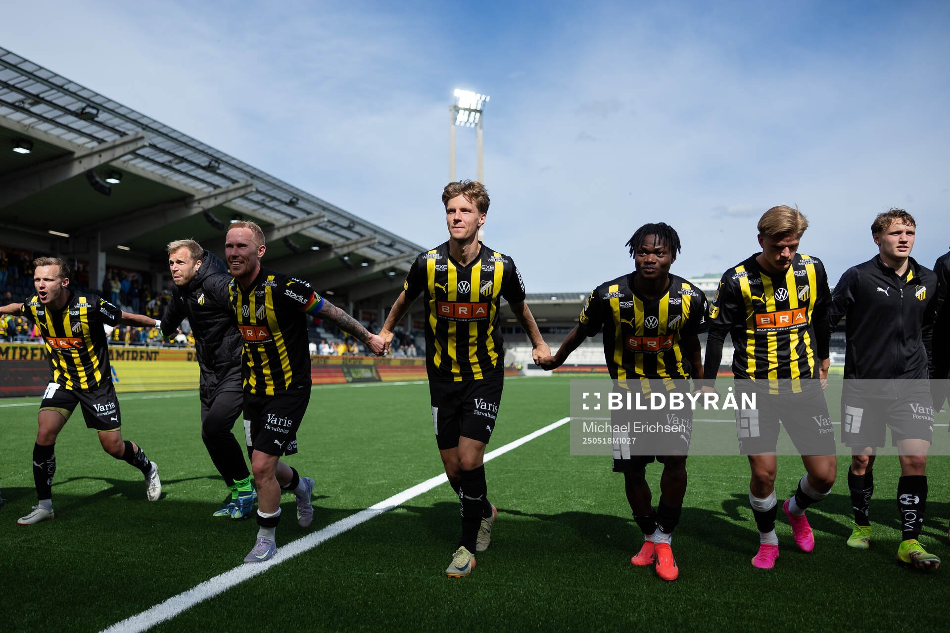 Häckens spelare jublar