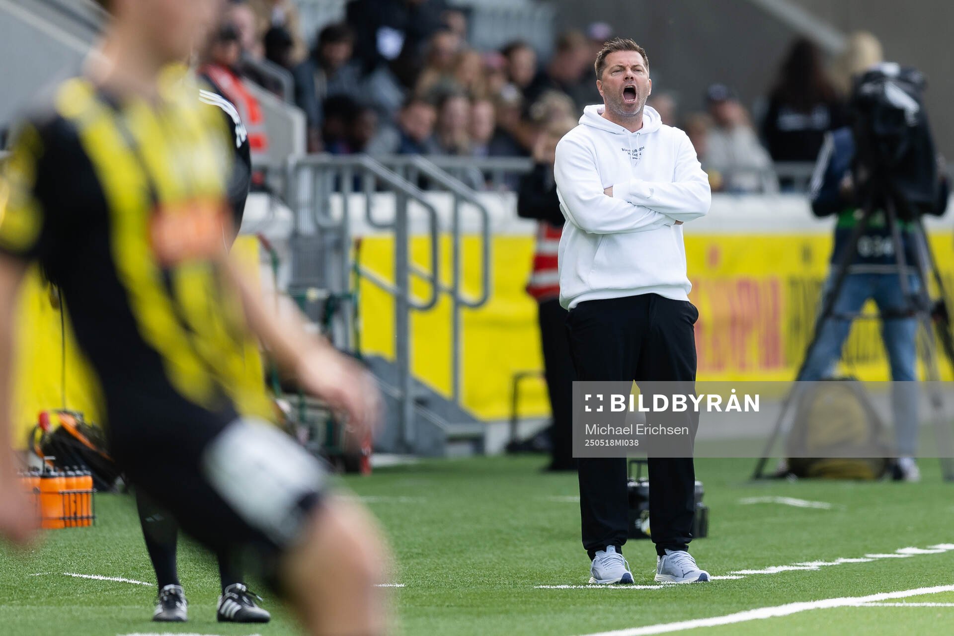 Häckens tränare Jens Gustafsson under fotbollsmatchen i Allsvenskan mellan Häcken och Värnamo den 18 maj 2025 i Göteborg. 