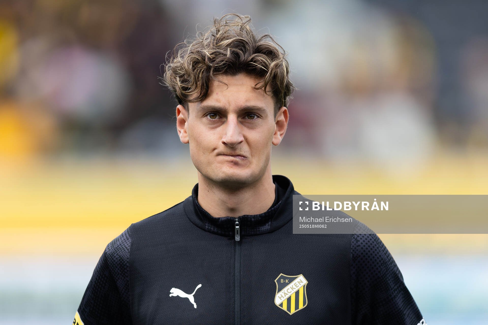 Häckens Silas Andersen på line up inför fotbollsmatchen i Allsvenskan mellan Häcken och Värnamo den 18 maj 2025 i Göteborg. 