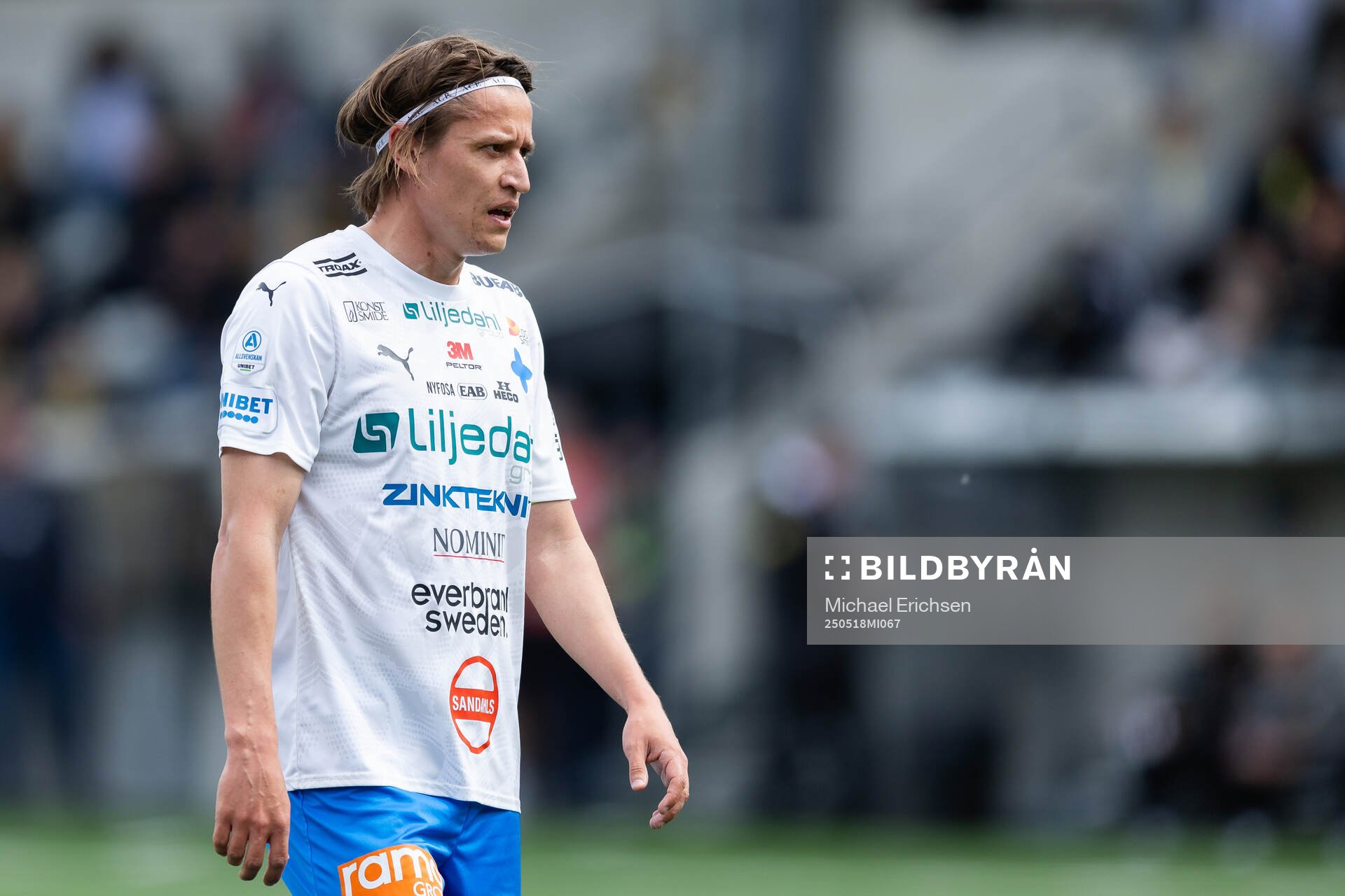 Värnamos Simon Thern under fotbollsmatchen i Allsvenskan mellan Häcken och Värnamo den 18 maj 2025 i Göteborg. 