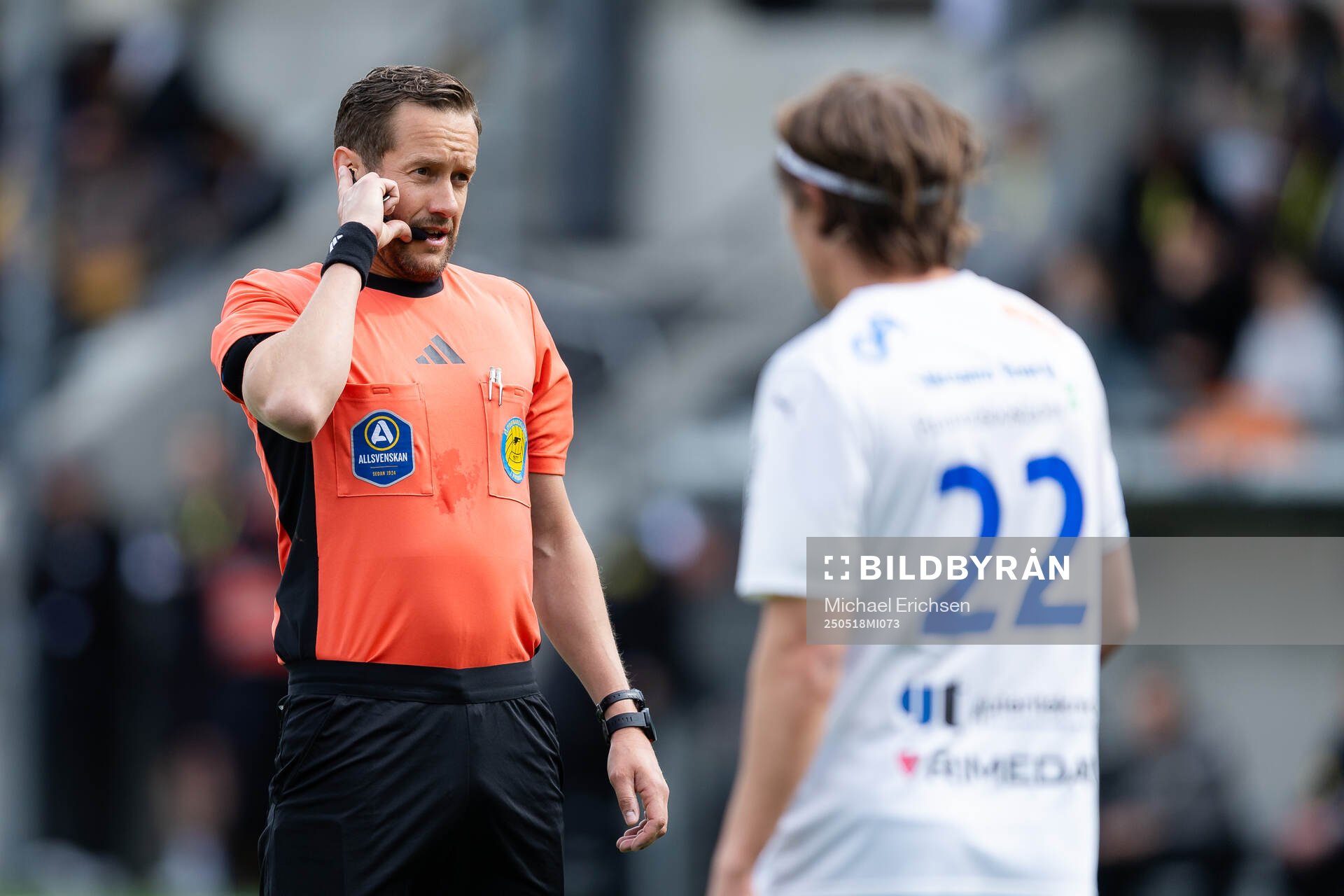 Domare Victor Wolf under fotbollsmatchen i Allsvenskan mellan Häcken och Värnamo den 18 maj 2025 i Göteborg. 