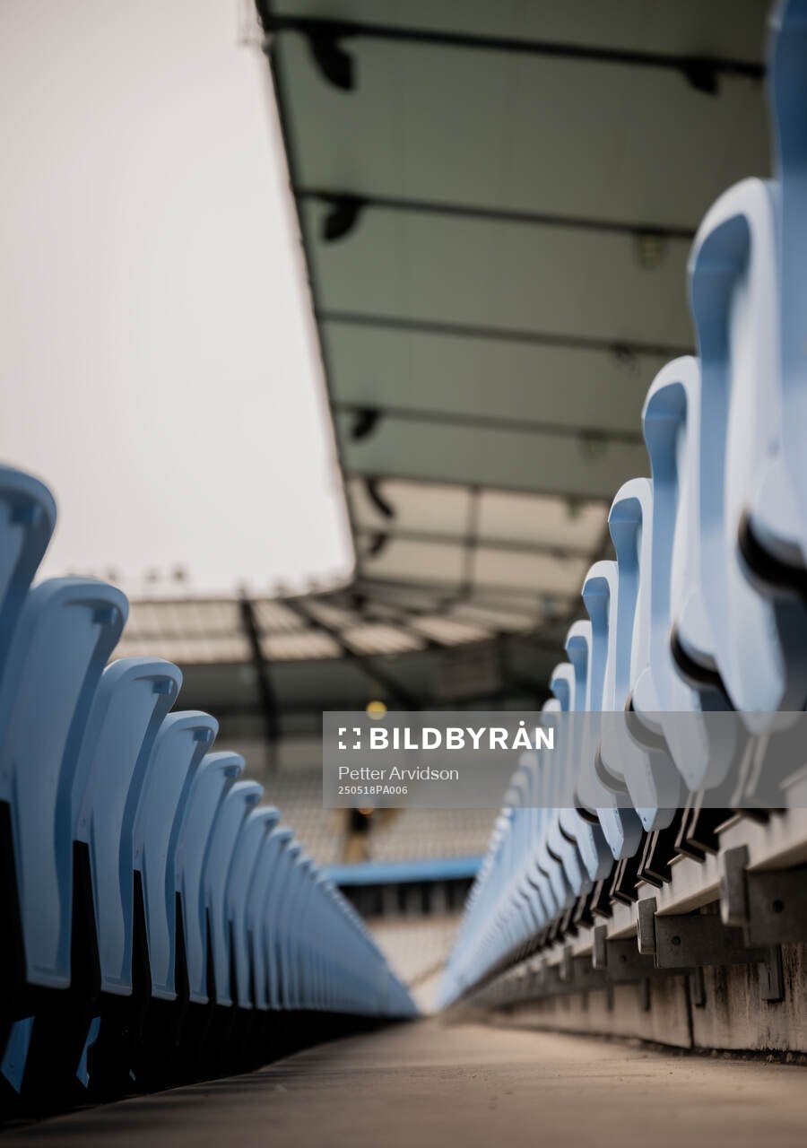 Läktarstolar på Eleda Stadion inför fotbollsmatchen i Allsvenskan mellan Malmö FF och Halmstad den 18 maj 2025 i Malmö. 