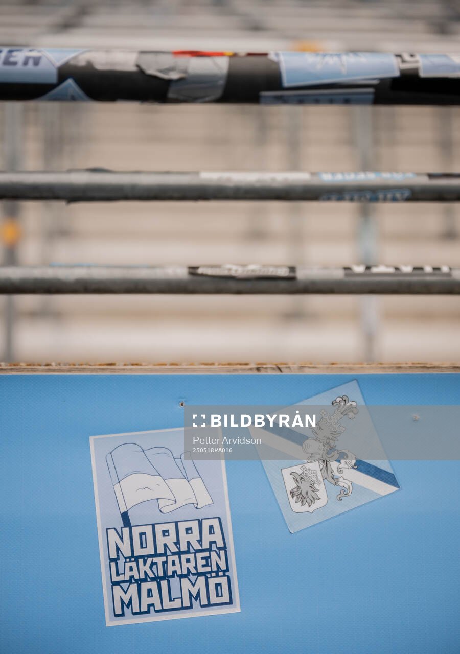 Klistermärken på Eleda Stadion inför fotbollsmatchen i Allsvenskan mellan Malmö FF och Halmstad den 18 maj 2025 i Malmö. 
