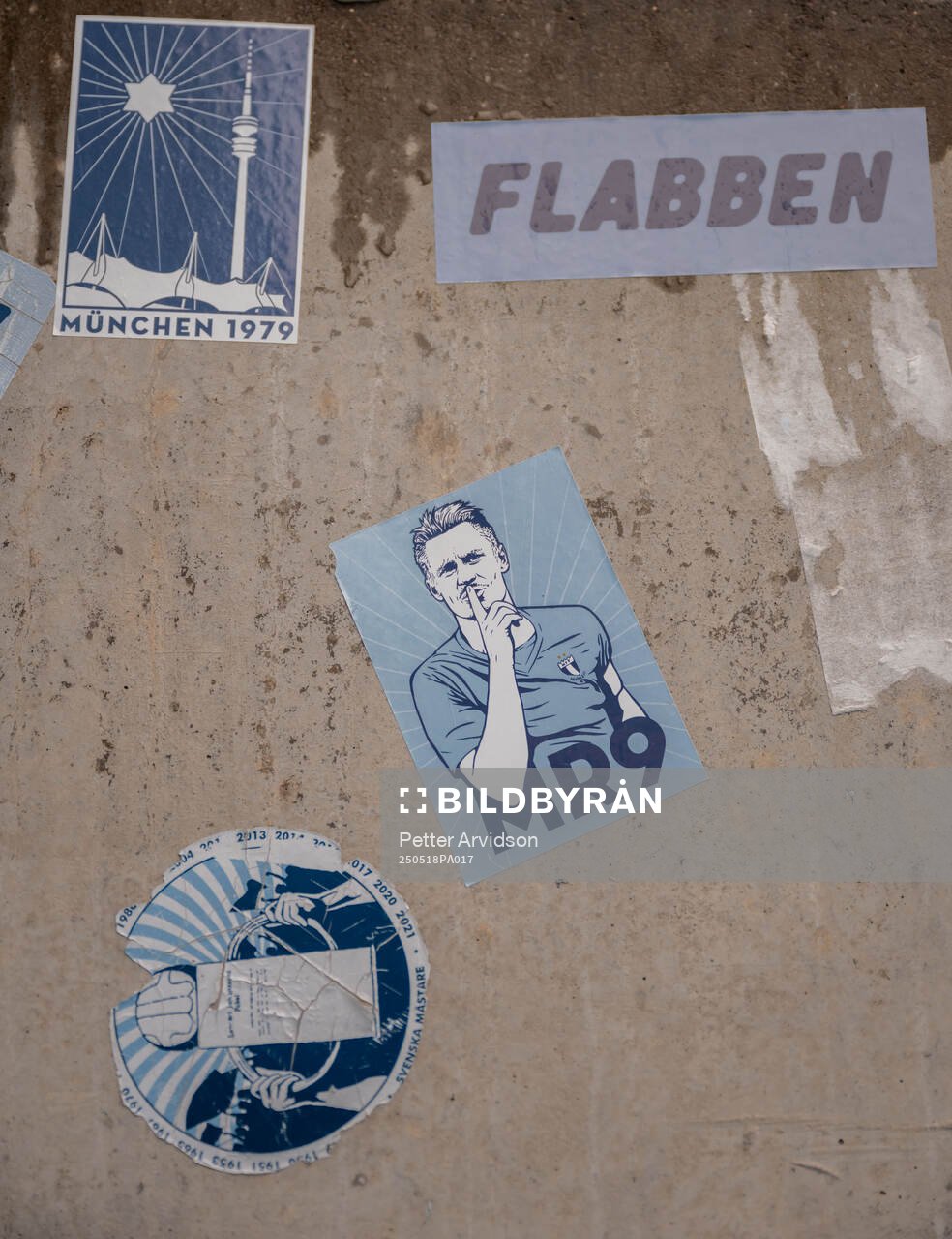 Klistermärken på Eleda Stadion inför fotbollsmatchen i Allsvenskan mellan Malmö FF och Halmstad den 18 maj 2025 i Malmö. 