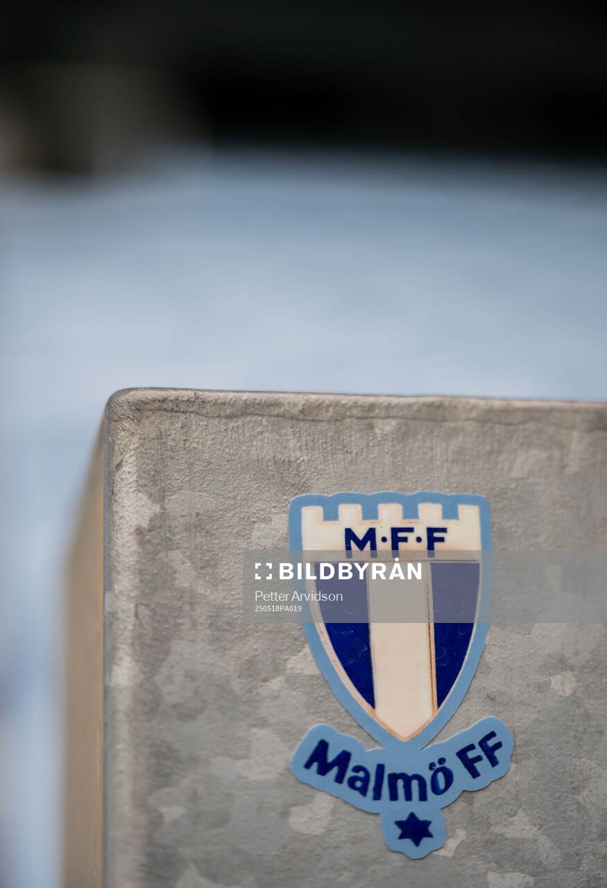 Klistermärken på Eleda Stadion inför fotbollsmatchen i Allsvenskan mellan Malmö FF och Halmstad den 18 maj 2025 i Malmö. 