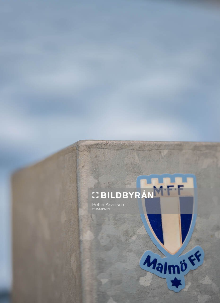 Klistermärken på Eleda Stadion inför fotbollsmatchen i Allsvenskan mellan Malmö FF och Halmstad den 18 maj 2025 i Malmö. 