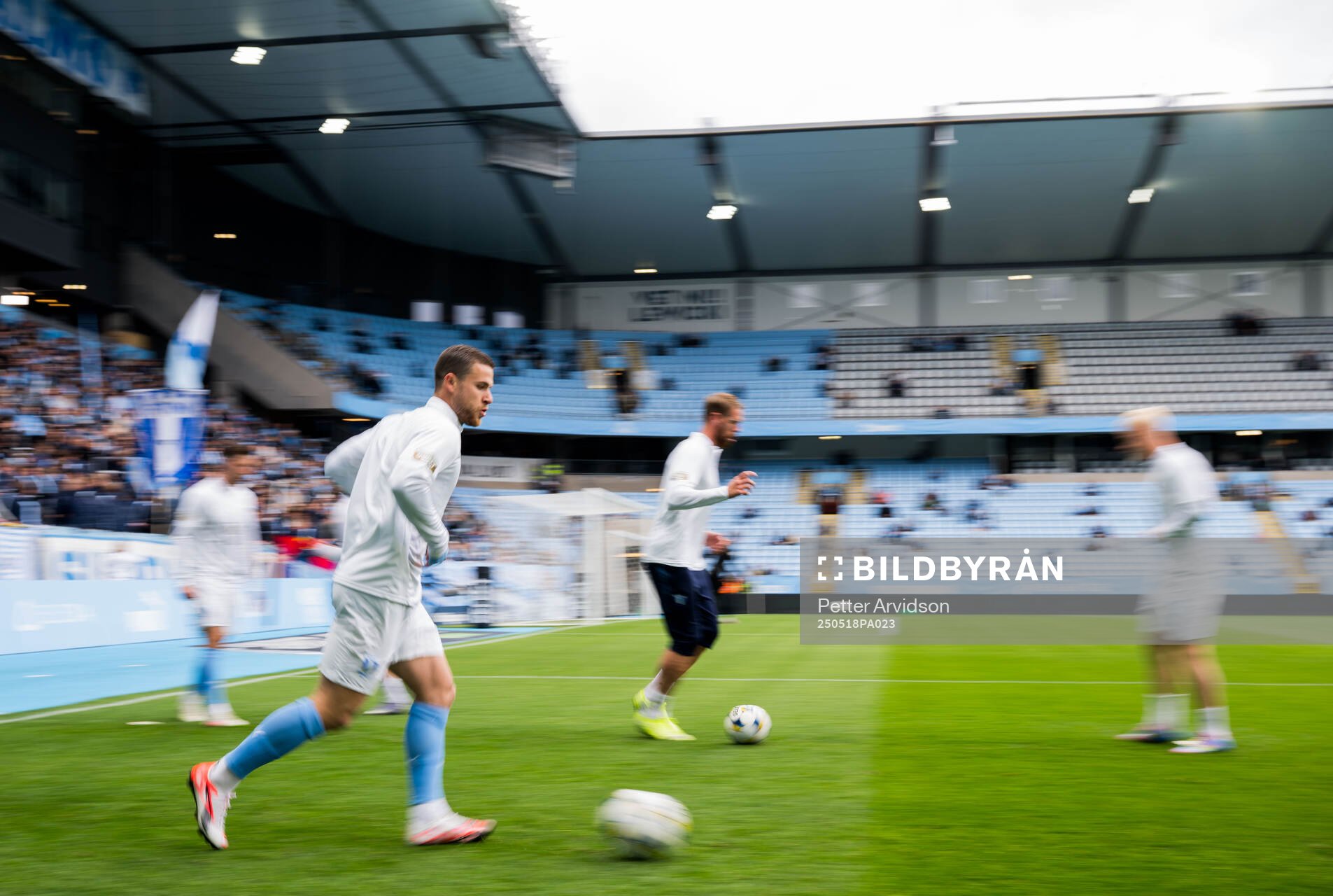 Malmö FFs Gabriel Busanello inför fotbollsmatchen i Allsvenskan mellan Malmö FF och Halmstad den 18 maj 2025 i Malmö. 