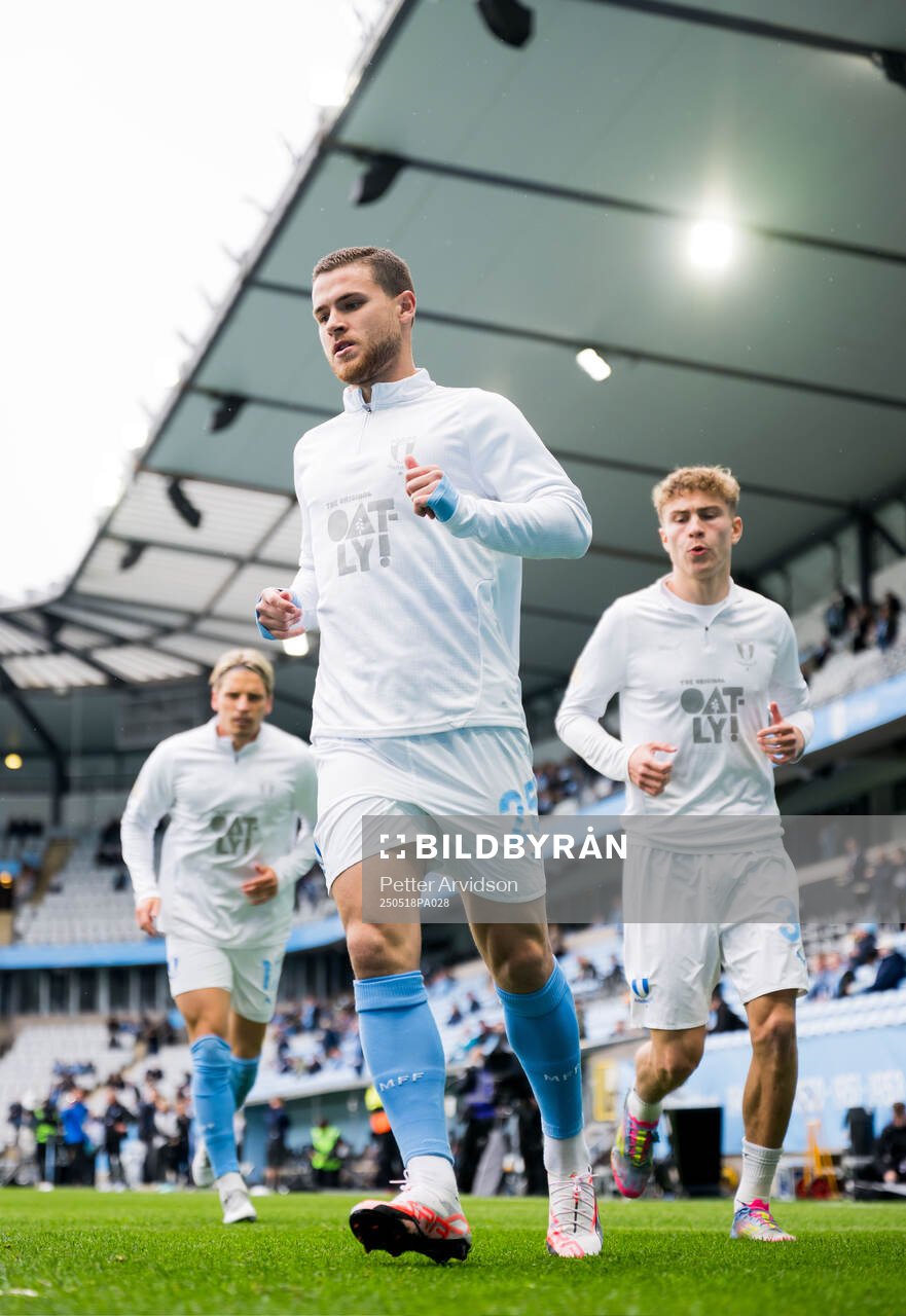 Malmö FFs Gabriel Busanello inför fotbollsmatchen i Allsvenskan mellan Malmö FF och Halmstad den 18 maj 2025 i Malmö. 