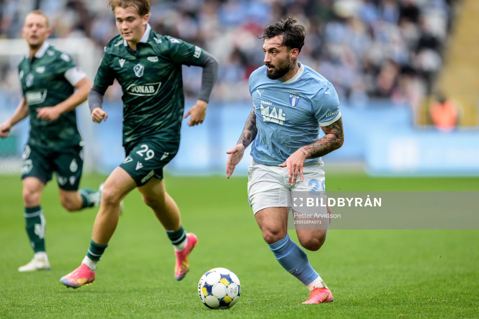 Malmö FFs Sead Haksabanovic under fotbollsmatchen i Allsvenskan mellan Malmö FF och Halmstad den 18 maj 2025 i Malmö. 