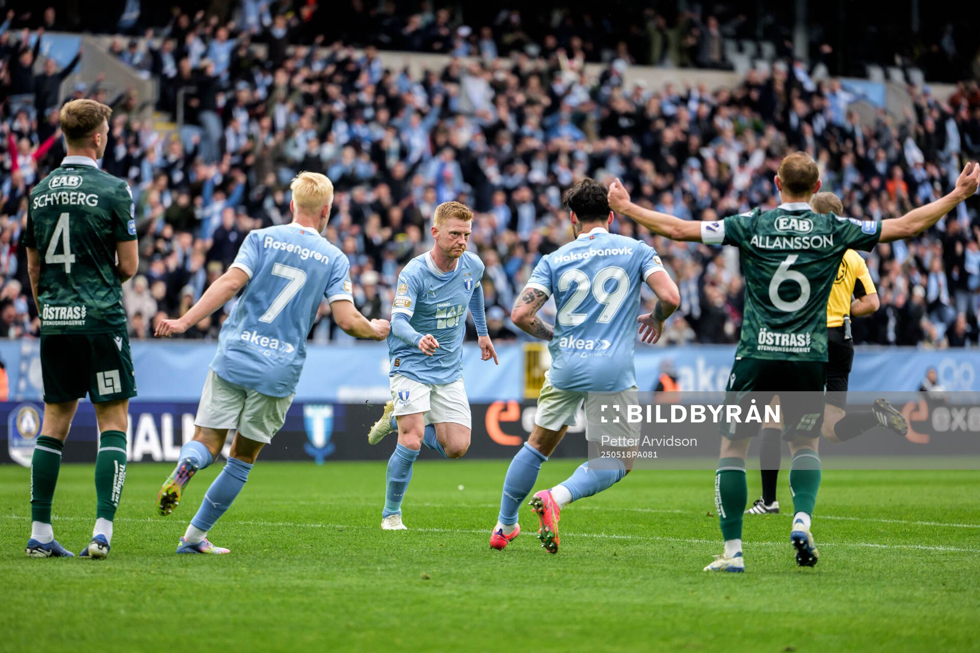 Malmö FFs Anders Christiansen jublar efter 1-0 under fotbollsmatchen i Allsvenskan mellan Malmö FF och Halmstad den 18 maj 2025 i Malmö.