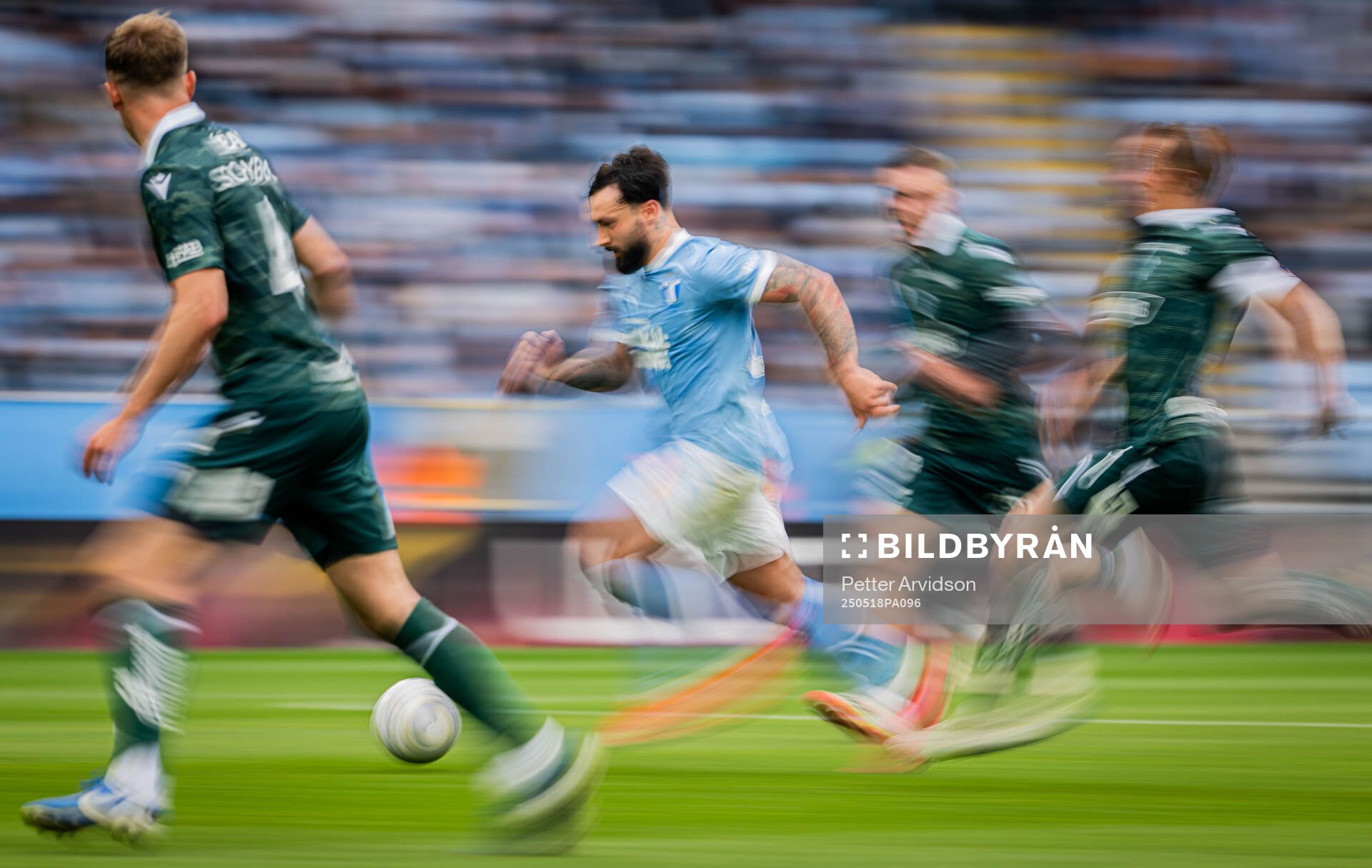 Malmö FFs Sead Haksabanovic under fotbollsmatchen i Allsvenskan mellan Malmö FF och Halmstad den 18 maj 2025 i Malmö. 