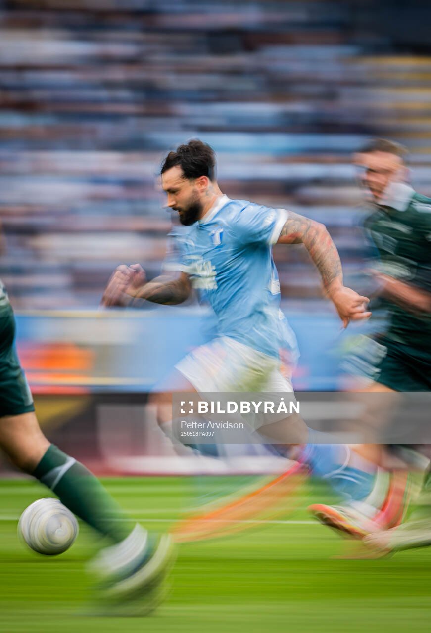 Malmö FFs Sead Haksabanovic under fotbollsmatchen i Allsvenskan mellan Malmö FF och Halmstad den 18 maj 2025 i Malmö. 