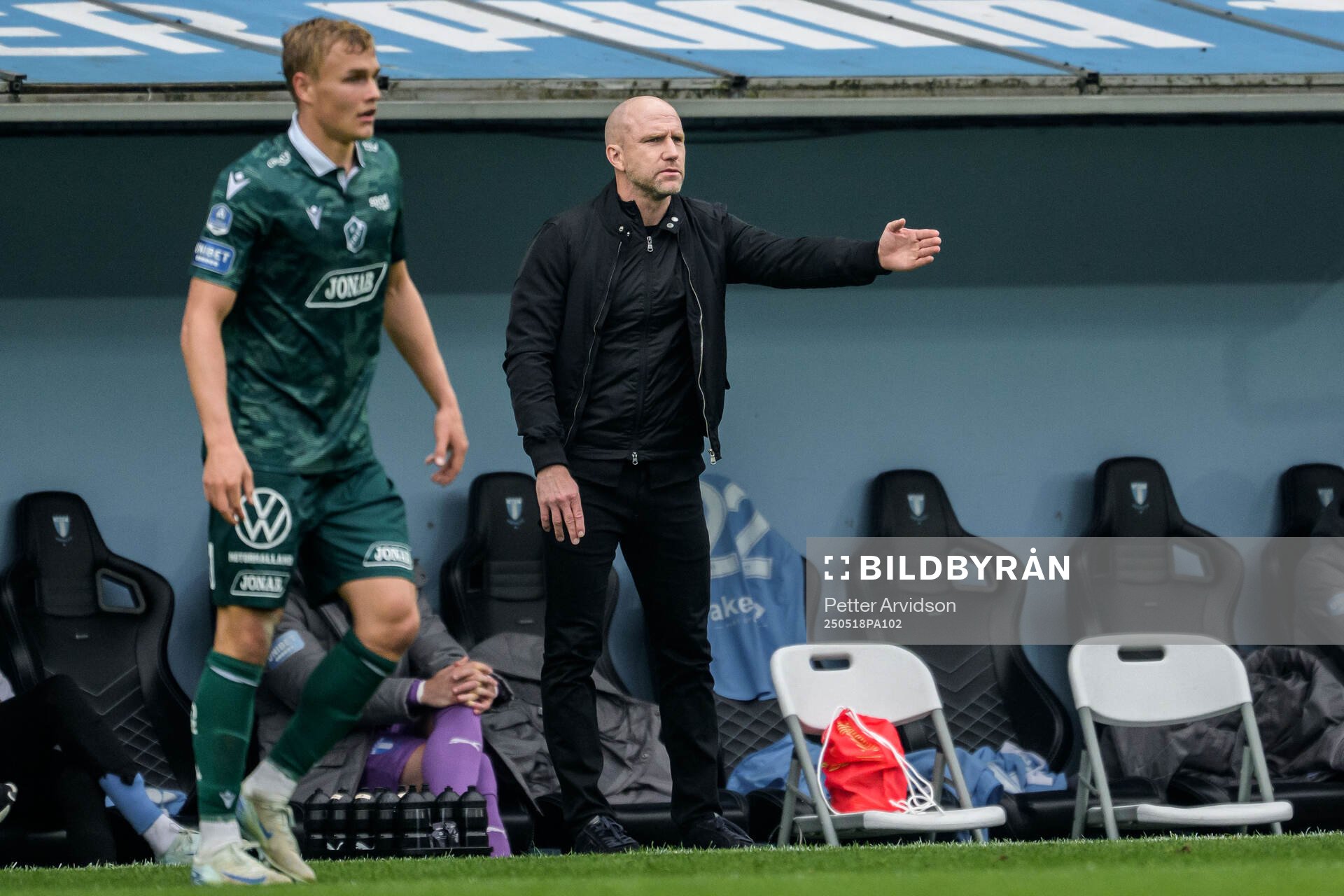 Malmö FFs tränare Henrik Rydström  under fotbollsmatchen i Allsvenskan mellan Malmö FF och Halmstad den 18 maj 2025 i Malmö. 