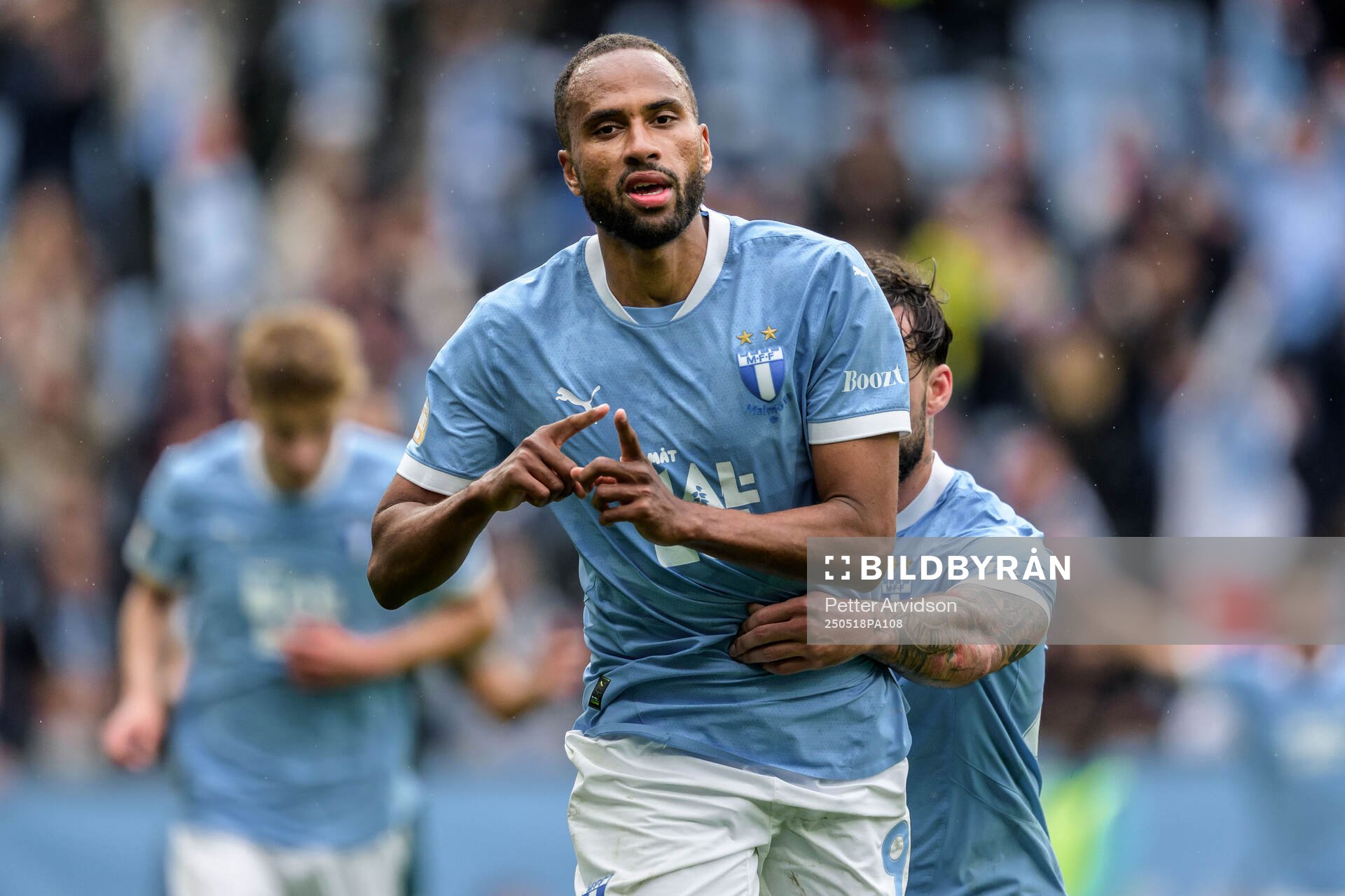 Malmö FFs Isaac Kiese Thelin jublar efter 3-0 under fotbollsmatchen i Allsvenskan mellan Malmö FF och Halmstad den 18 maj 2025 i Malmö. 