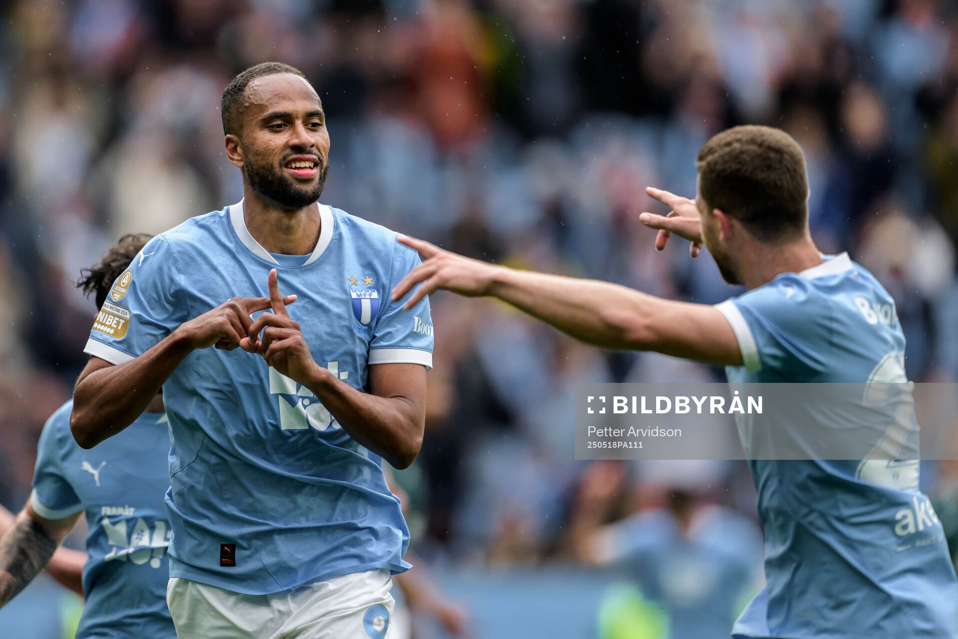 Malmö FFs Isaac Kiese Thelin jublar efter 3-0 under fotbollsmatchen i Allsvenskan mellan Malmö FF och Halmstad den 18 maj 2025 i Malmö. 