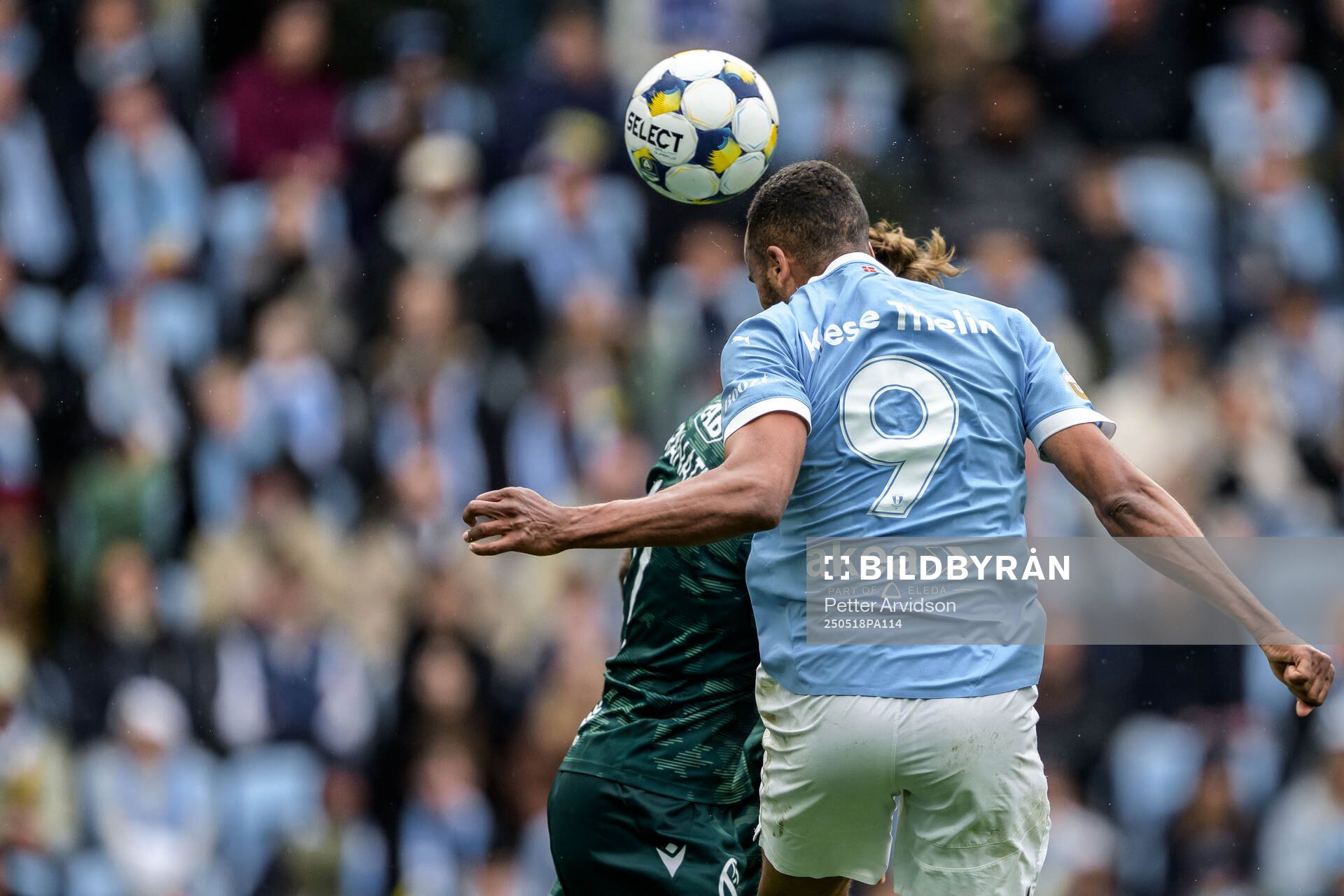 Malmö FFs Isaac Kiese Thelin gör 3-0 under fotbollsmatchen i Allsvenskan mellan Malmö FF och Halmstad den 18 maj 2025 i Malmö. 