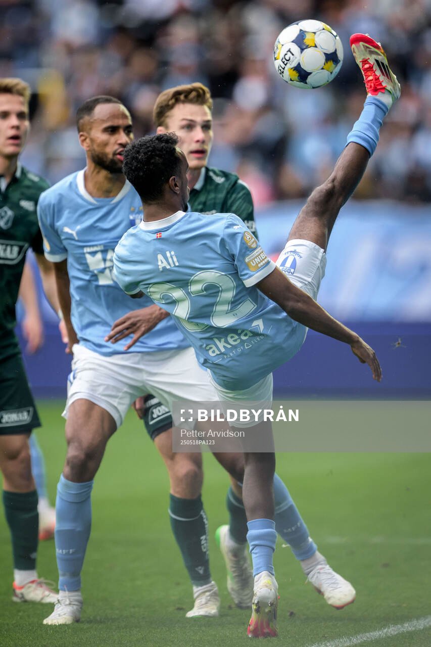Malmö FFs Taha Ali under fotbollsmatchen i Allsvenskan mellan Malmö FF och Halmstad den 18 maj 2025 i Malmö. 