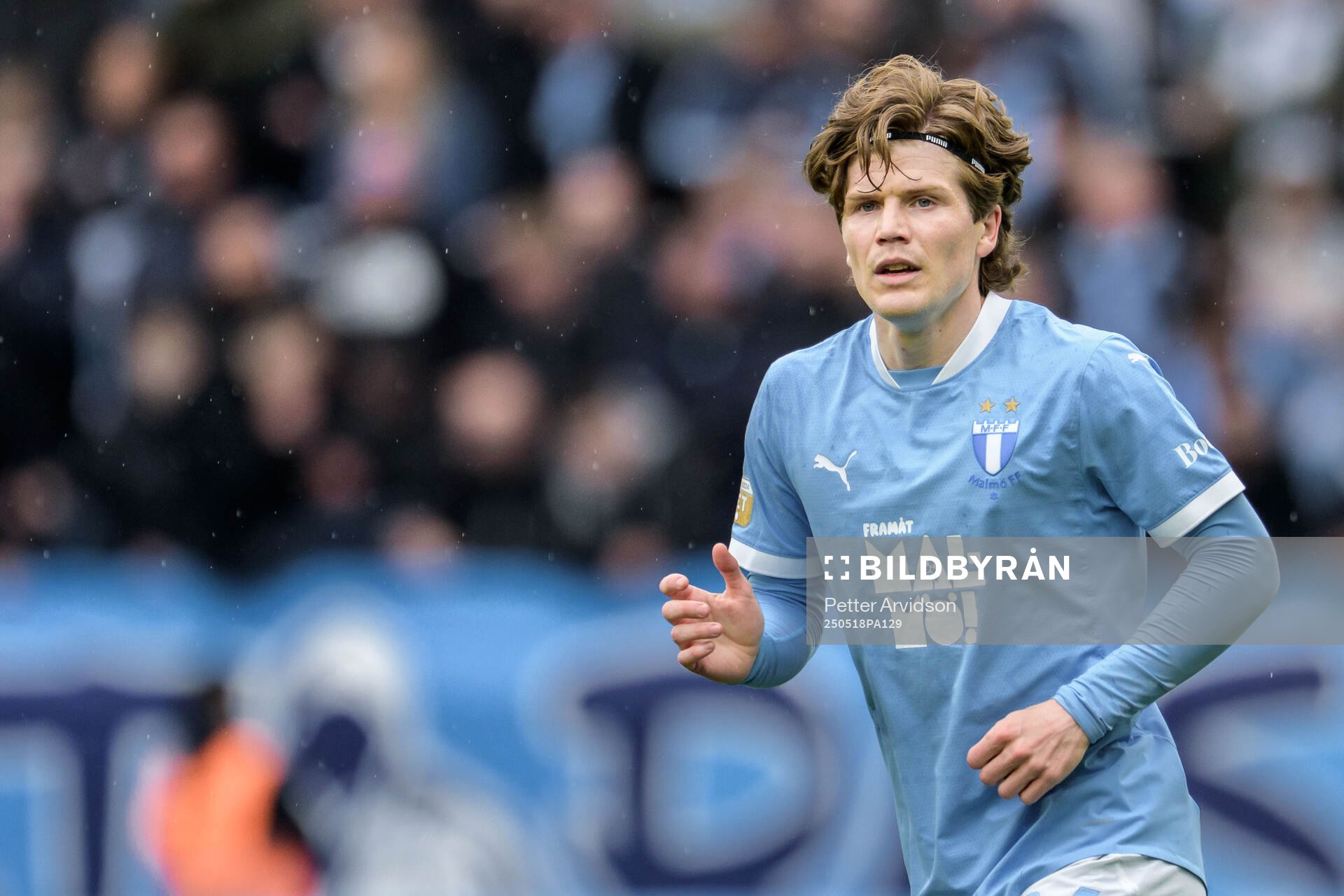 Malmö FFs Oliver Berg under fotbollsmatchen i Allsvenskan mellan Malmö FF och Halmstad den 18 maj 2025 i Malmö. 
