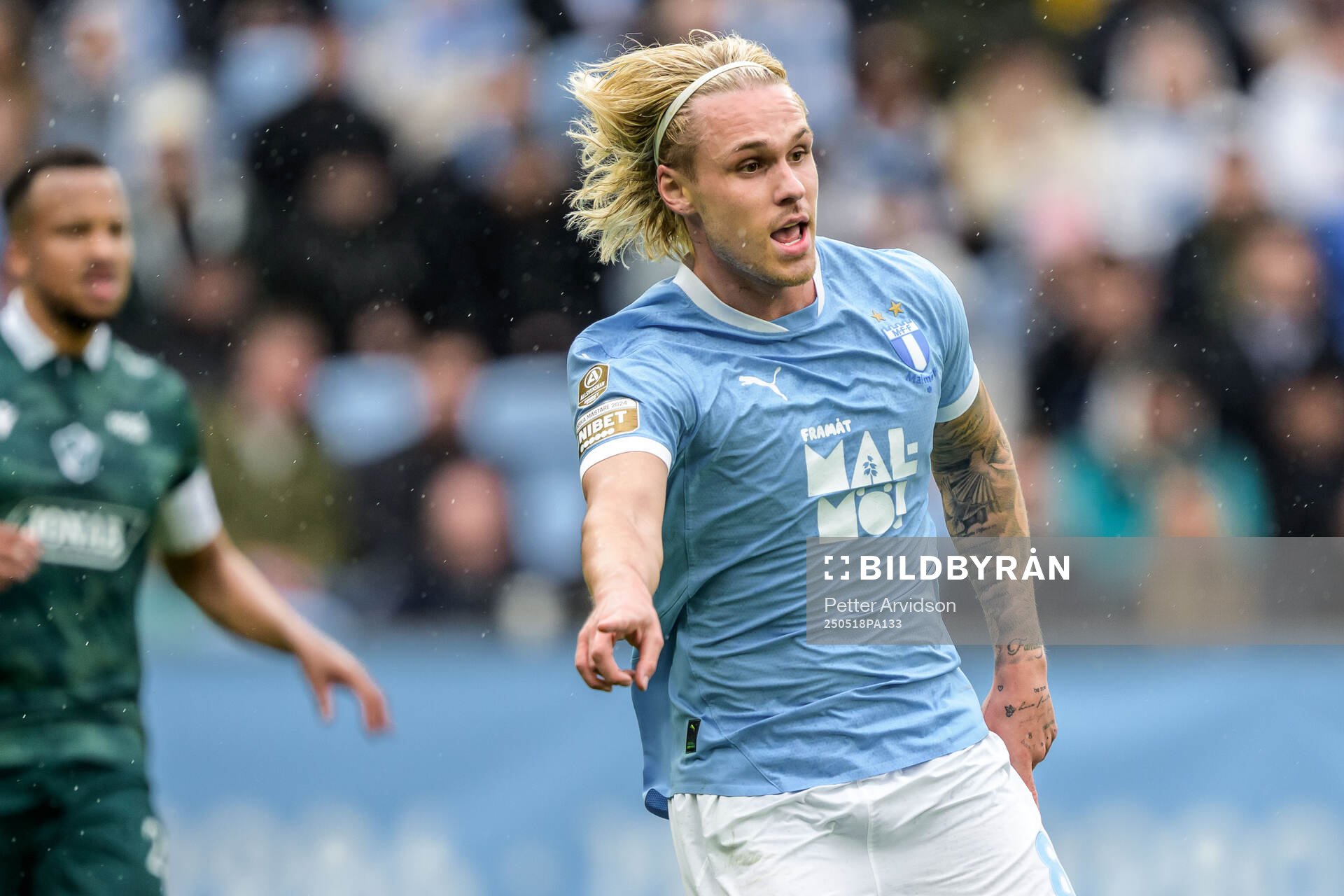 Malmö FFs Arnor Sigurdsson under fotbollsmatchen i Allsvenskan mellan Malmö FF och Halmstad den 18 maj 2025 i Malmö. 