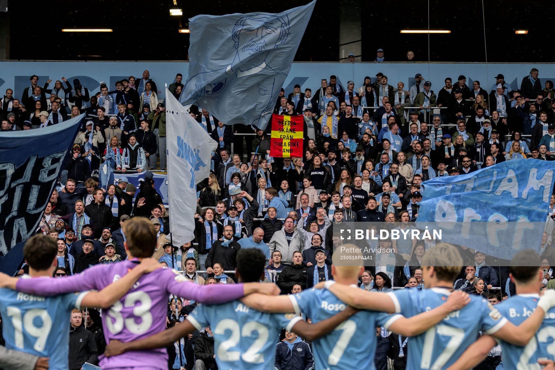 Malmö FFs spelare och supportrar jublar