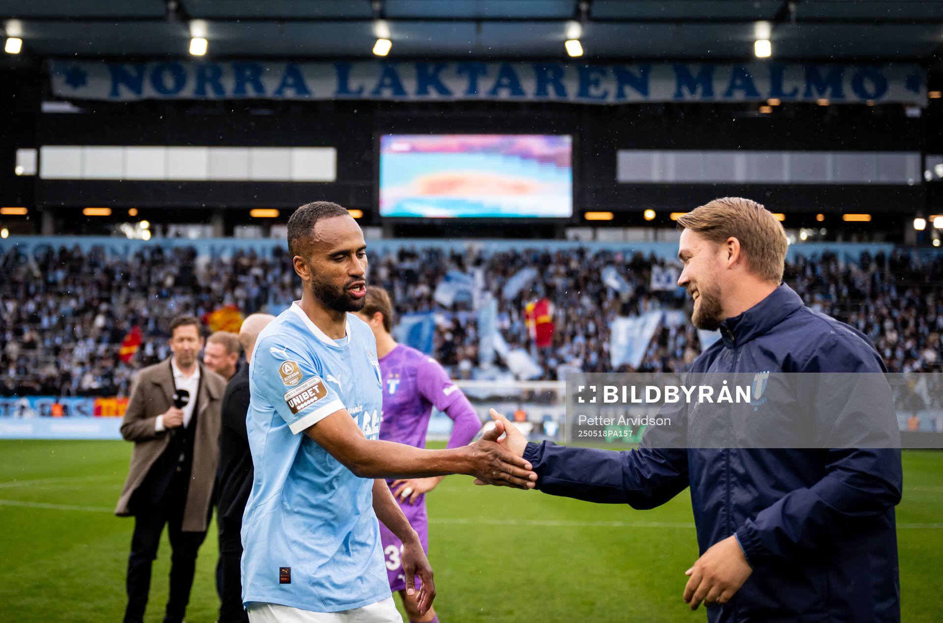 Malmö FFs Isaac Kiese Thelin och assisterande tränare