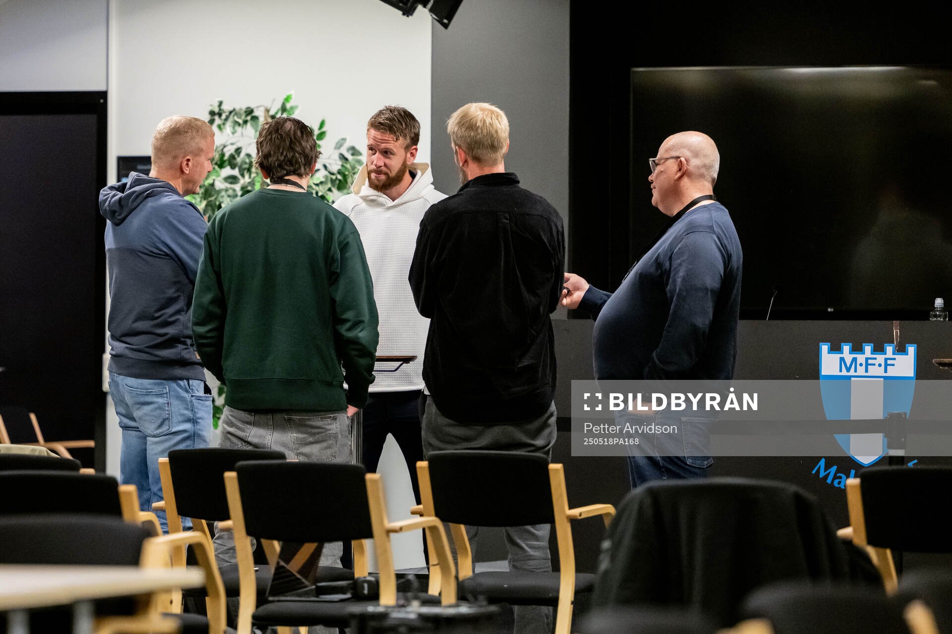 Malmö FFs Pontus Jansson blir intervjuad efter fotbollsmatchen i Allsvenskan mellan Malmö FF och Halmstad den 18 maj 2025 i Malmö. 