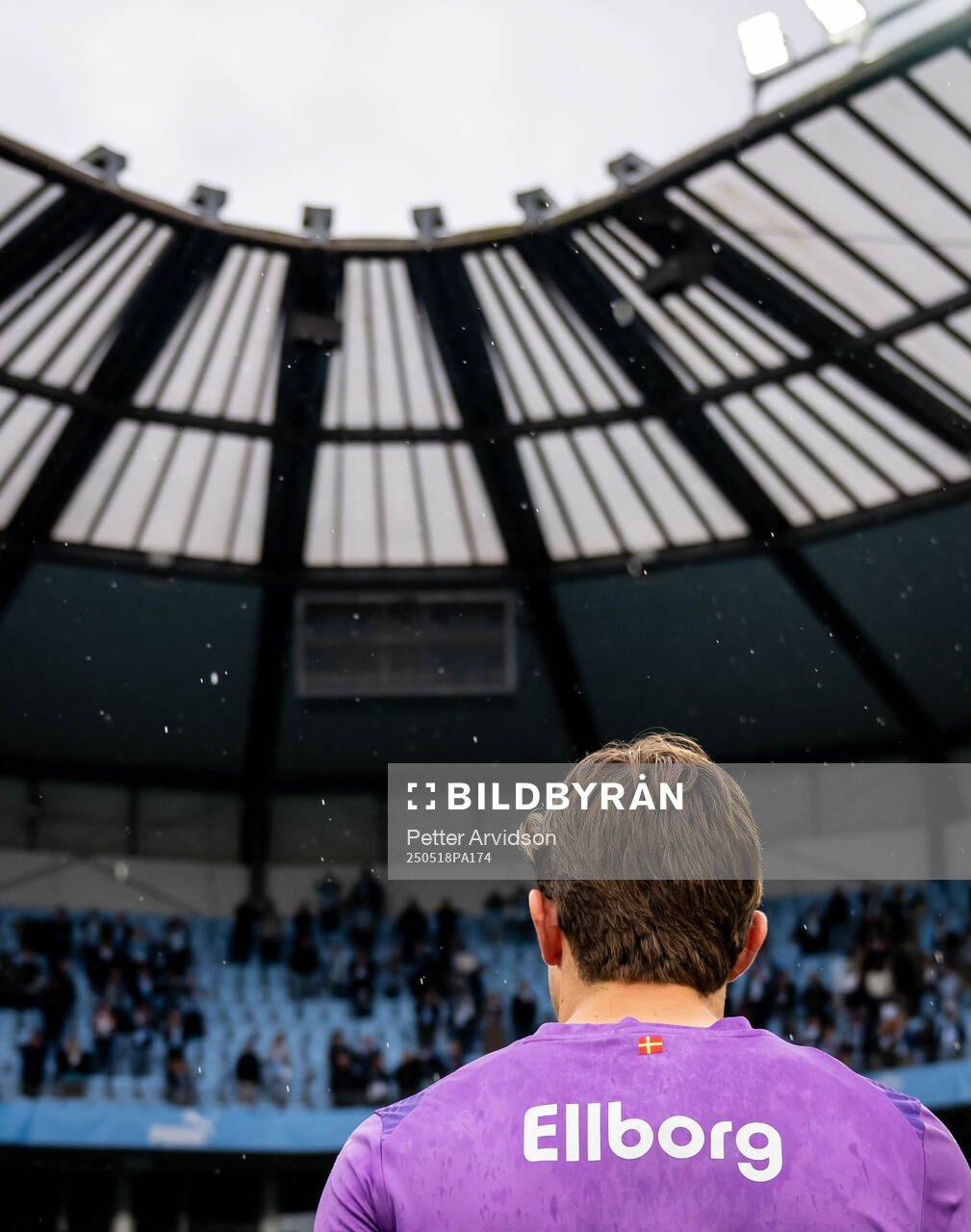 Malmö FFs målvakt Melker Ellborg efter fotbollsmatchen i Allsvenskan mellan Malmö FF och Halmstad den 18 maj 2025 i Malmö. 