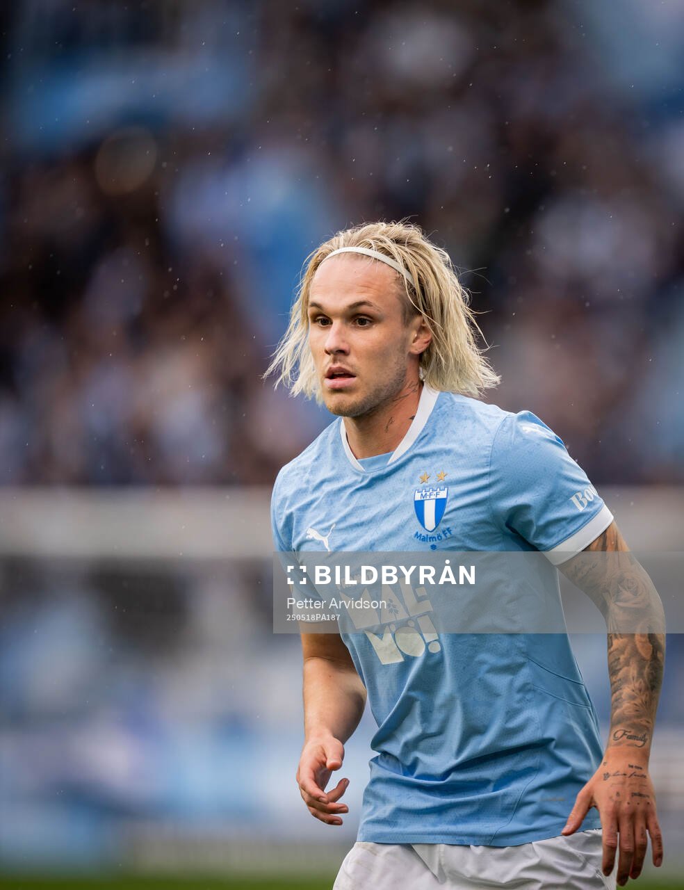 Malmö FFs Arnor Sigurdsson under fotbollsmatchen i Allsvenskan mellan Malmö FF och Halmstad den 18 maj 2025 i Malmö. 