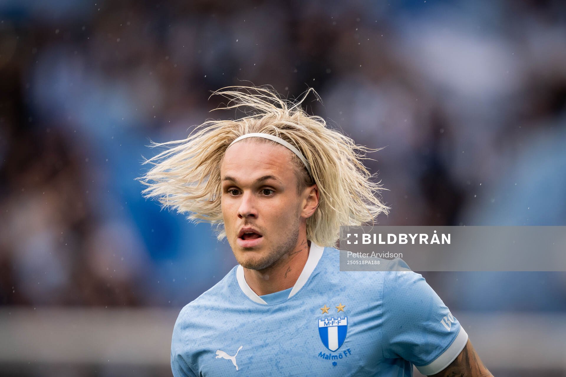 Malmö FFs Arnor Sigurdsson under fotbollsmatchen i Allsvenskan mellan Malmö FF och Halmstad den 18 maj 2025 i Malmö. 