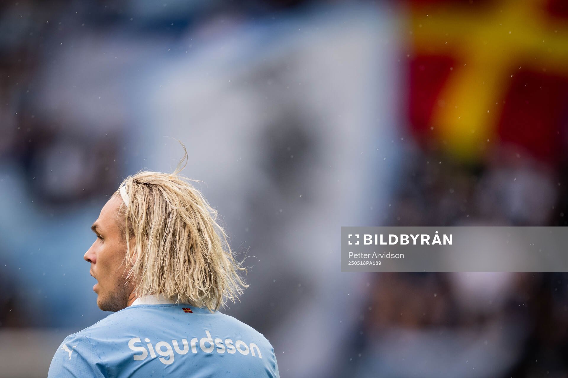 Malmö FFs Arnor Sigurdsson under fotbollsmatchen i Allsvenskan mellan Malmö FF och Halmstad den 18 maj 2025 i Malmö. 