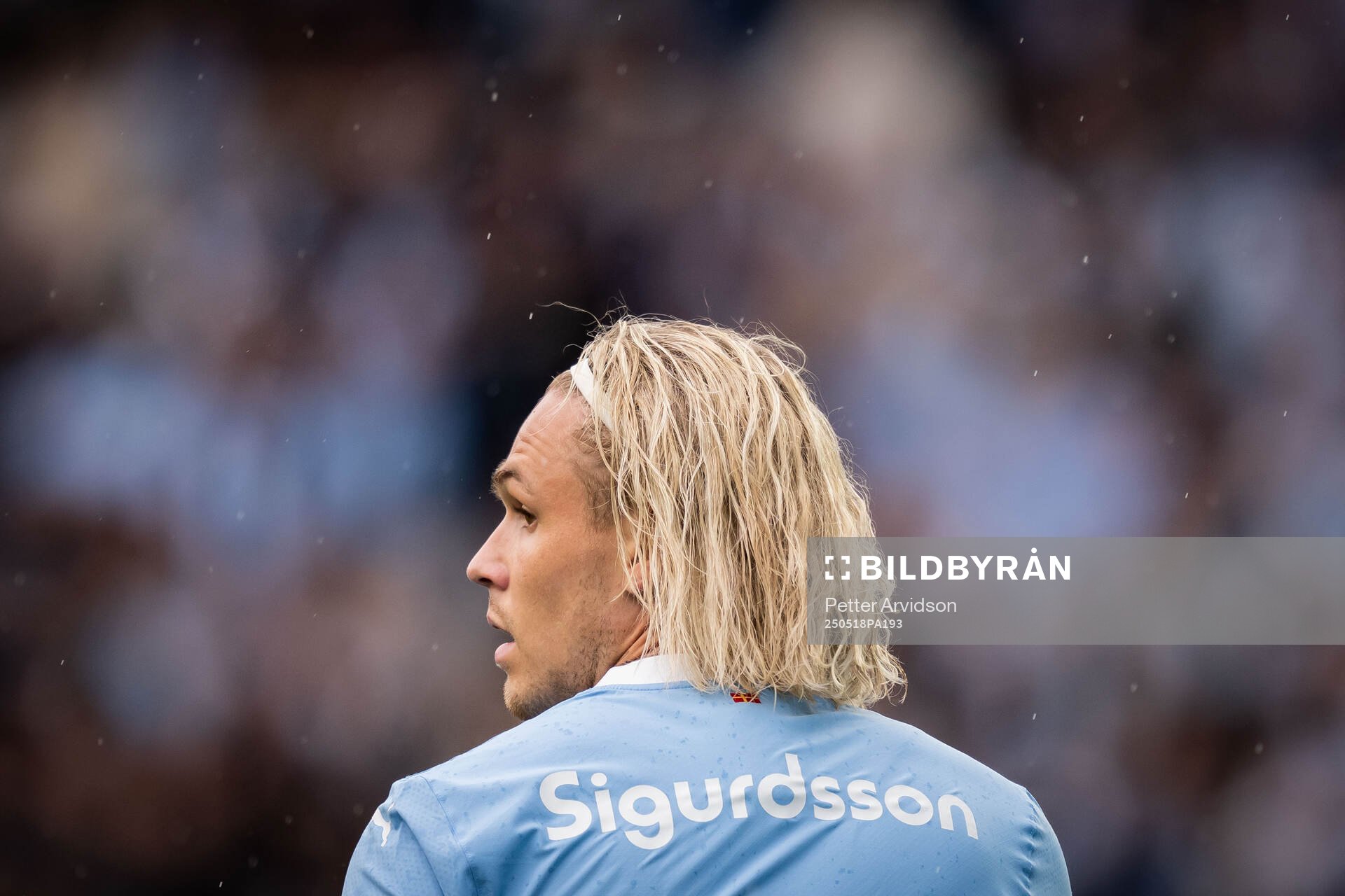 Malmö FFs Arnor Sigurdsson under fotbollsmatchen i Allsvenskan mellan Malmö FF och Halmstad den 18 maj 2025 i Malmö. 