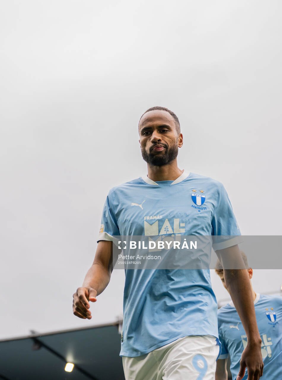 Malmö FFs Isaac Kiese Thelin inför fotbollsmatchen i Allsvenskan mellan Malmö FF och Halmstad den 18 maj 2025 i Malmö. 