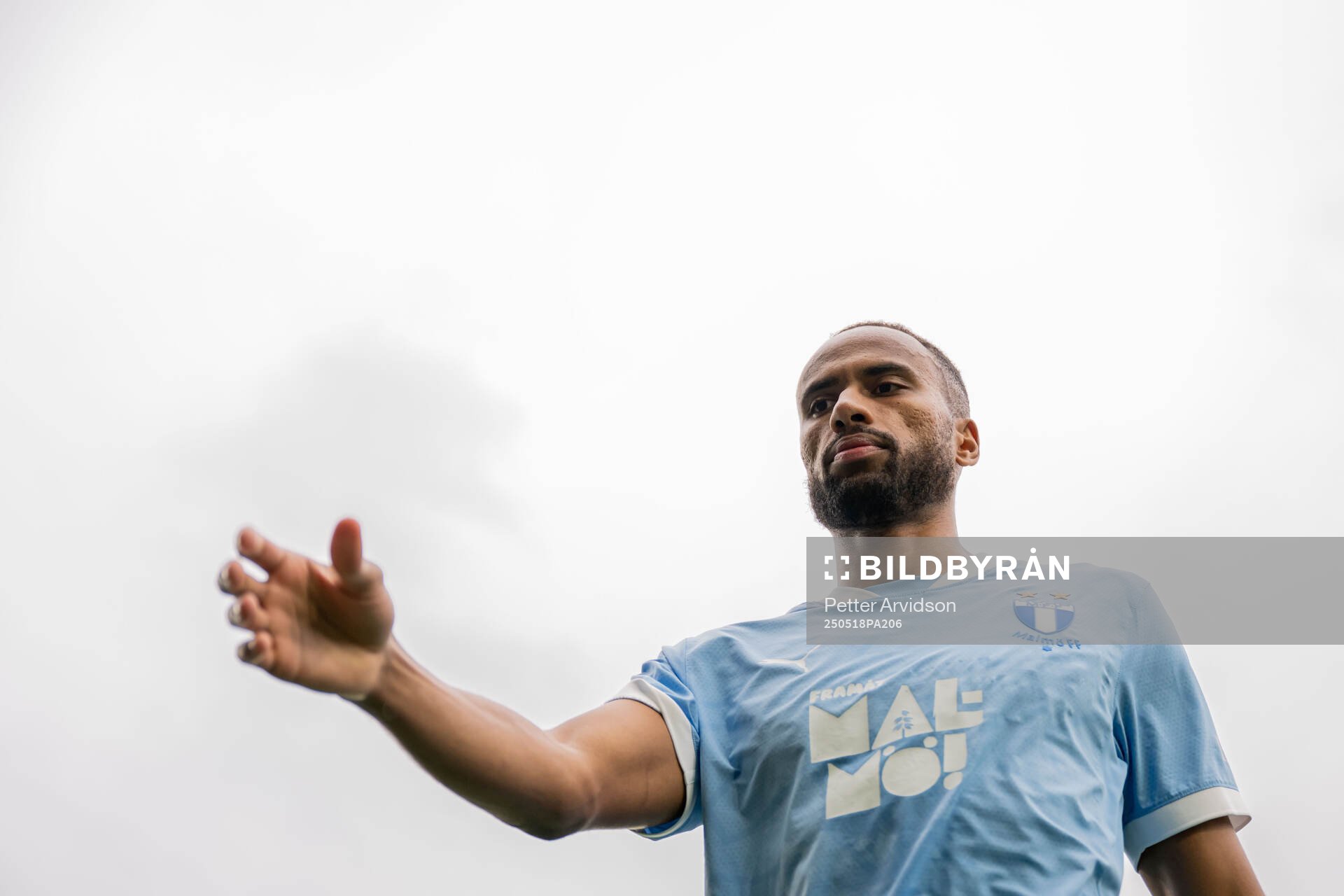 Malmö FFs Isaac Kiese Thelin inför fotbollsmatchen i Allsvenskan mellan Malmö FF och Halmstad den 18 maj 2025 i Malmö. 