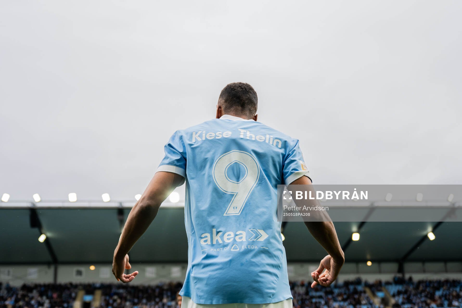 Malmö FFs Isaac Kiese Thelin inför fotbollsmatchen i Allsvenskan mellan Malmö FF och Halmstad den 18 maj 2025 i Malmö. 