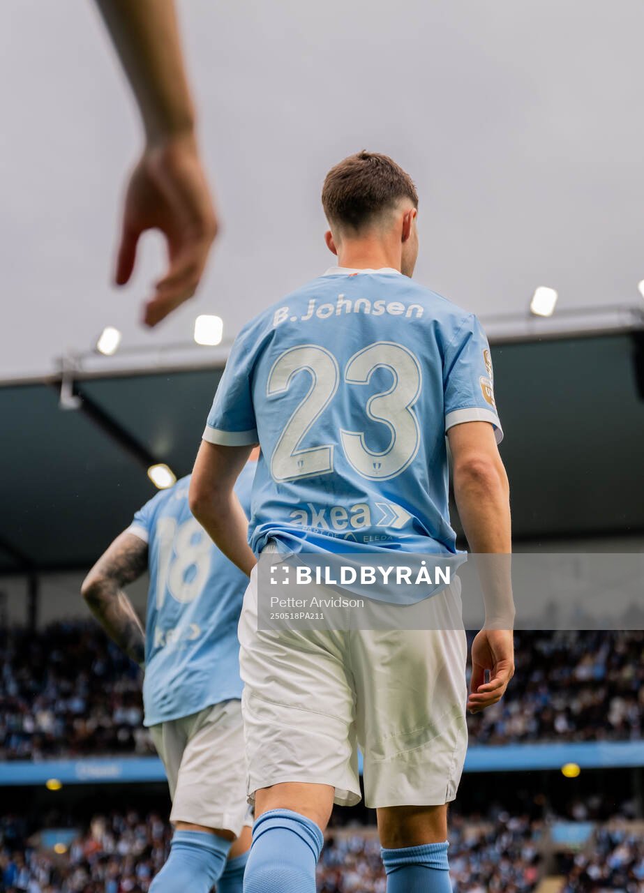Malmö FFs Lasse Berg Johnsen inför fotbollsmatchen i Allsvenskan mellan Malmö FF och Halmstad den 18 maj 2025 i Malmö. 