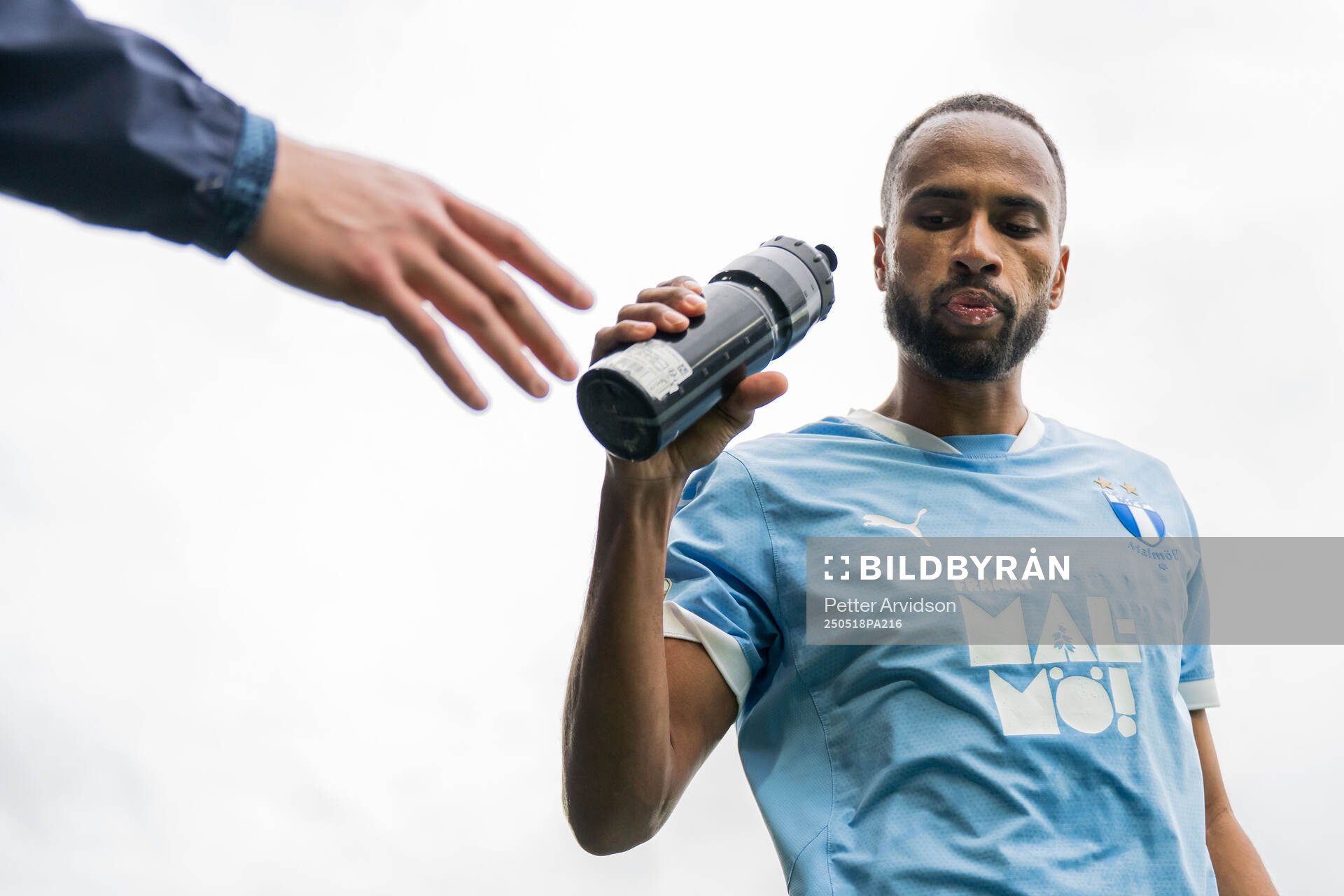Malmö FFs Isaac Kiese Thelin inför fotbollsmatchen i Allsvenskan mellan Malmö FF och Halmstad den 18 maj 2025 i Malmö. 