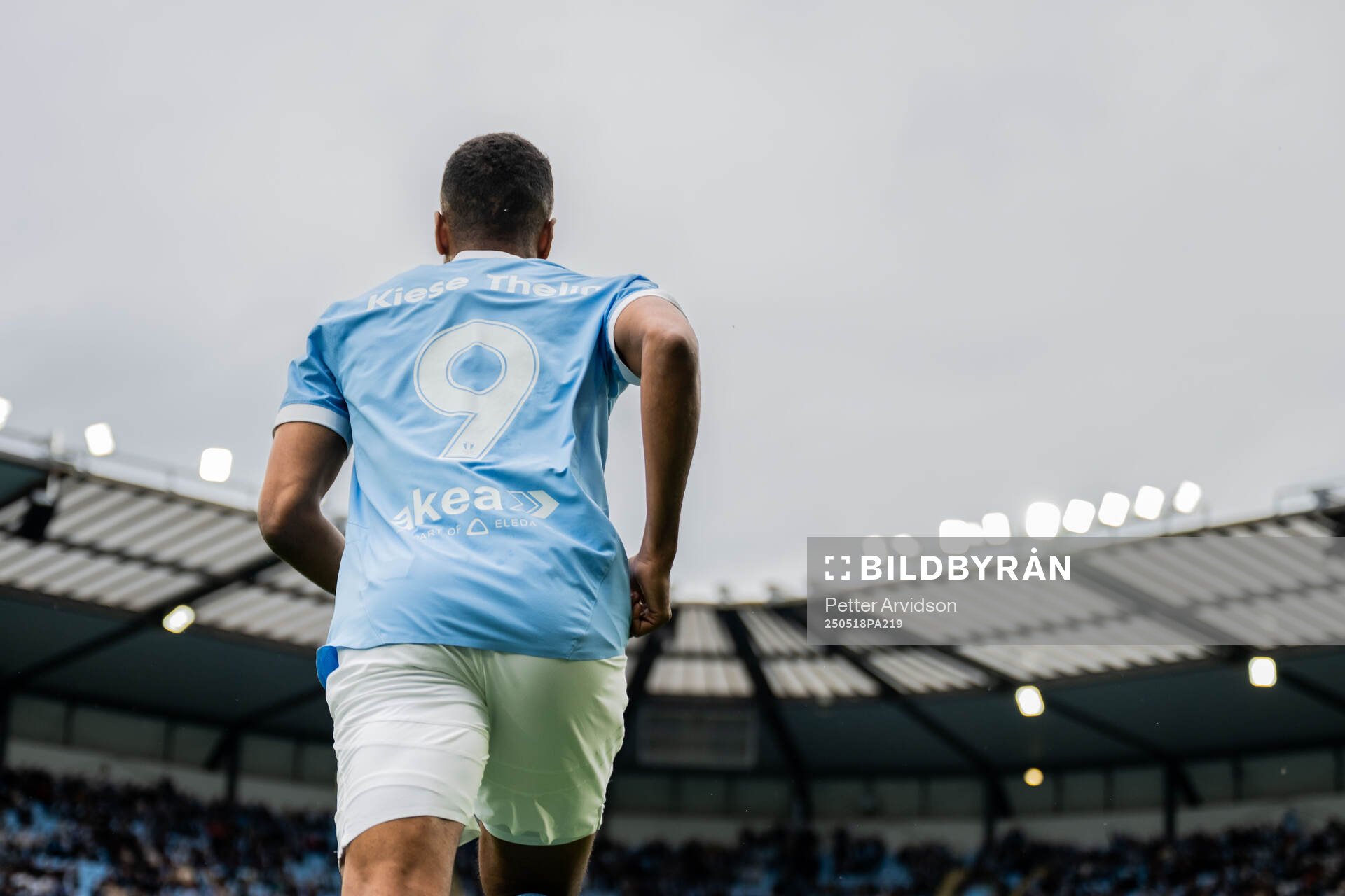 Malmö FFs Isaac Kiese Thelin inför fotbollsmatchen i Allsvenskan mellan Malmö FF och Halmstad den 18 maj 2025 i Malmö. 