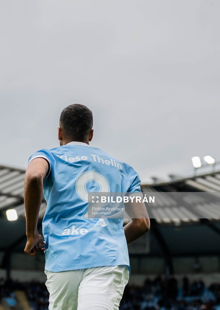 Malmö FFs Isaac Kiese Thelin inför fotbollsmatchen i Allsvenskan mellan Malmö FF och Halmstad den 18 maj 2025 i Malmö. 