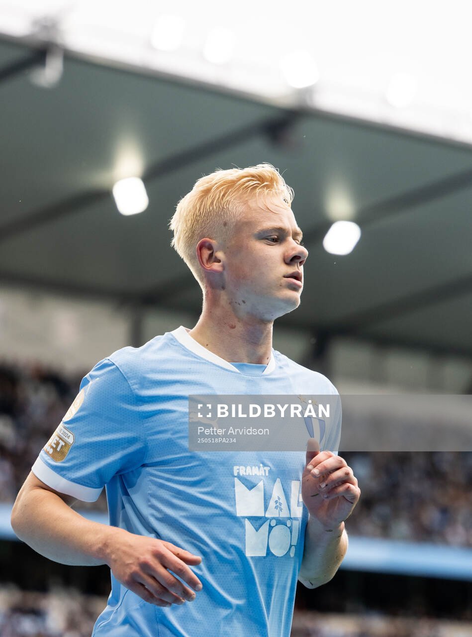 Malmö FFs Otto Rosengren under fotbollsmatchen i Allsvenskan mellan Malmö FF och Halmstad den 18 maj 2025 i Malmö. 
