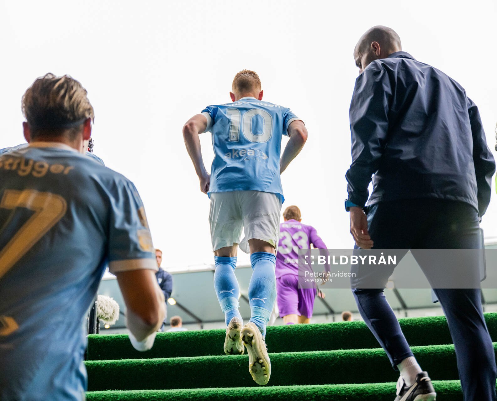 Malmö FFs Anders Christiansen gör entré inför andra halvlek under fotbollsmatchen i Allsvenskan mellan Malmö FF och Halmstad den 18 maj 2025 i Malmö.